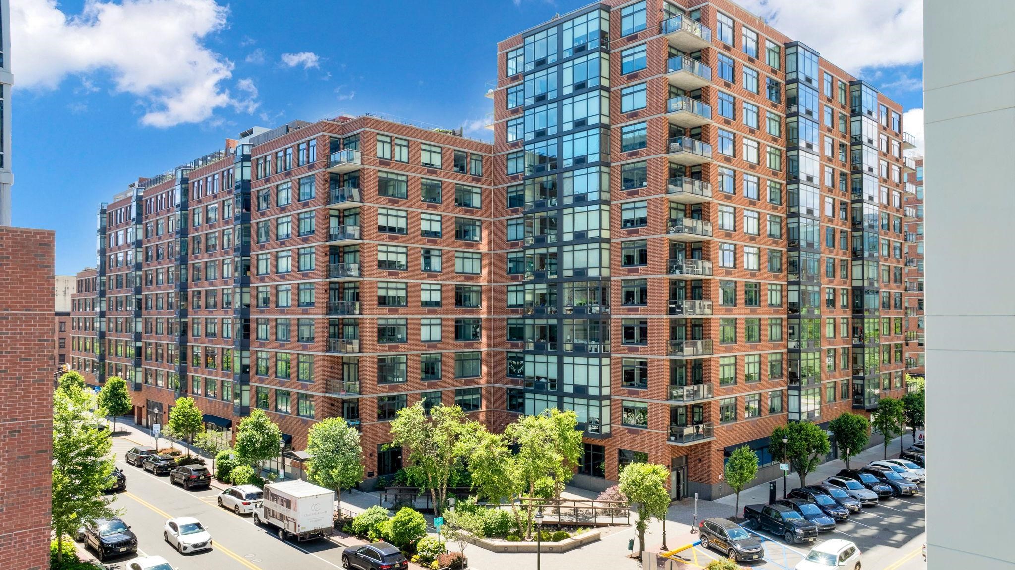1400 HUDSON ST #1108