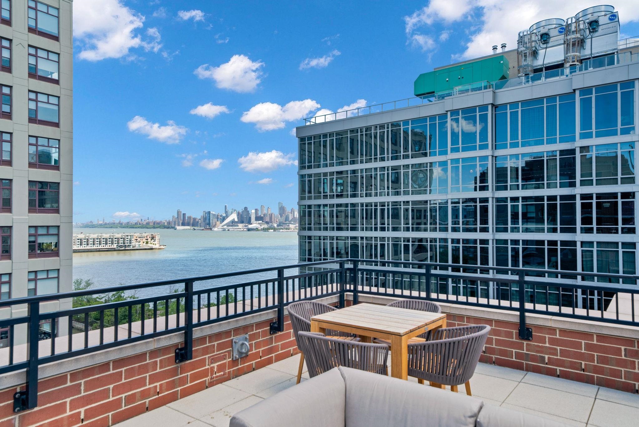 1400 HUDSON ST #1108