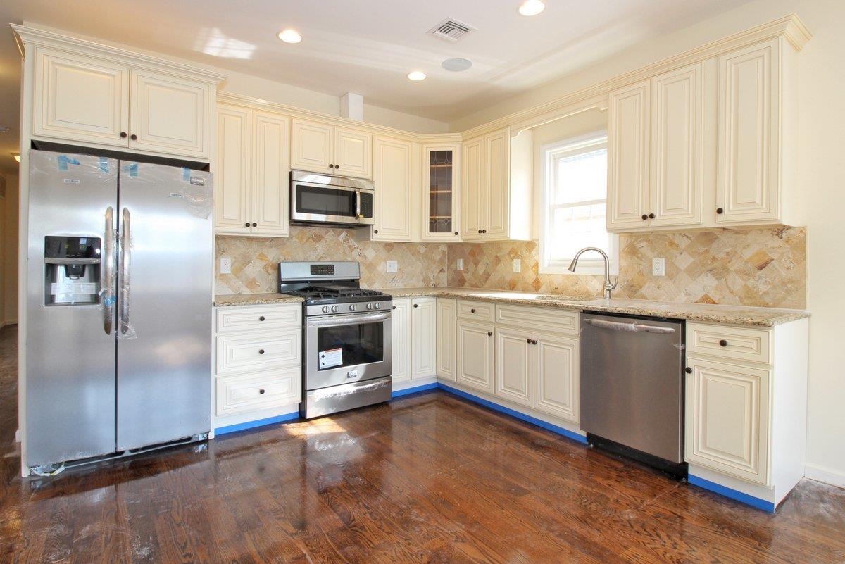 8516 5TH AVE - Photo 1
