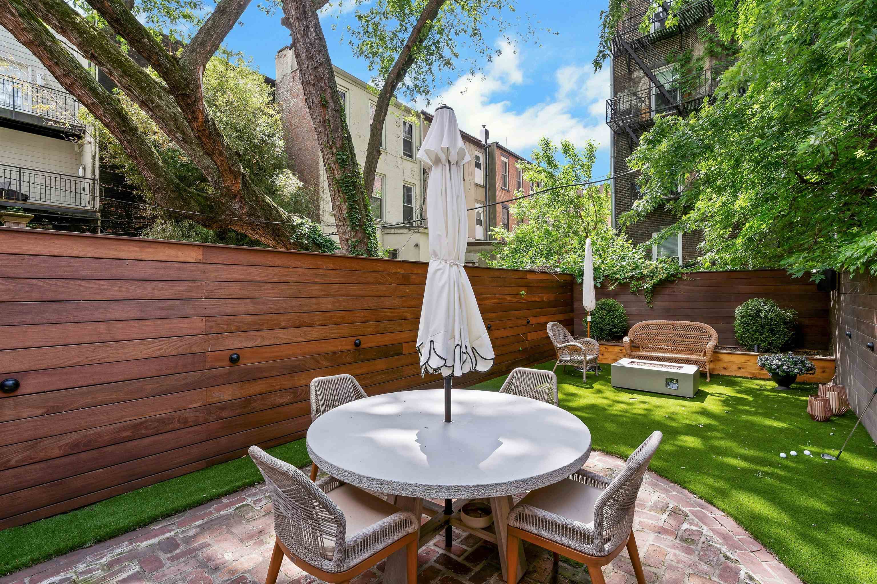 1008 PARK AVE