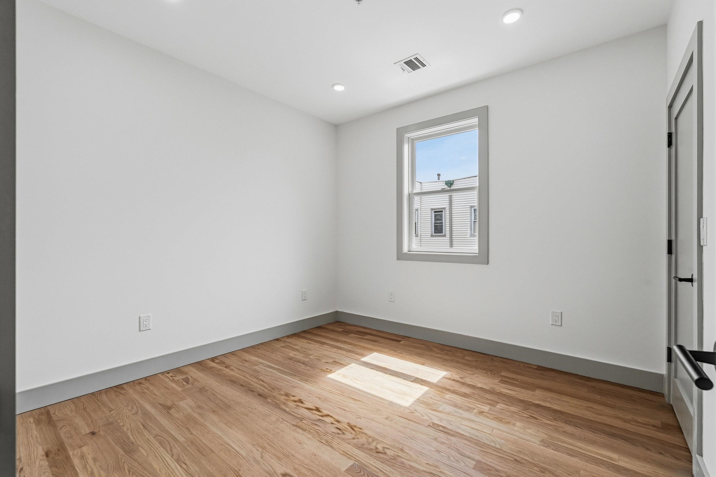 161 WOODLAWN AVE #C