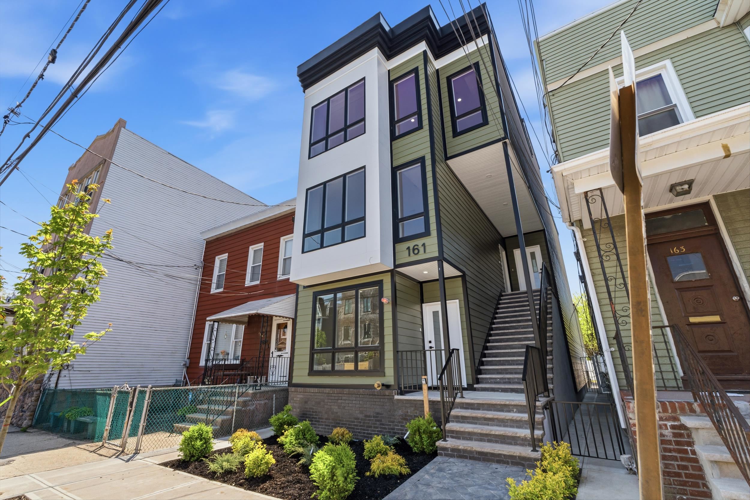 161 WOODLAWN AVE #C