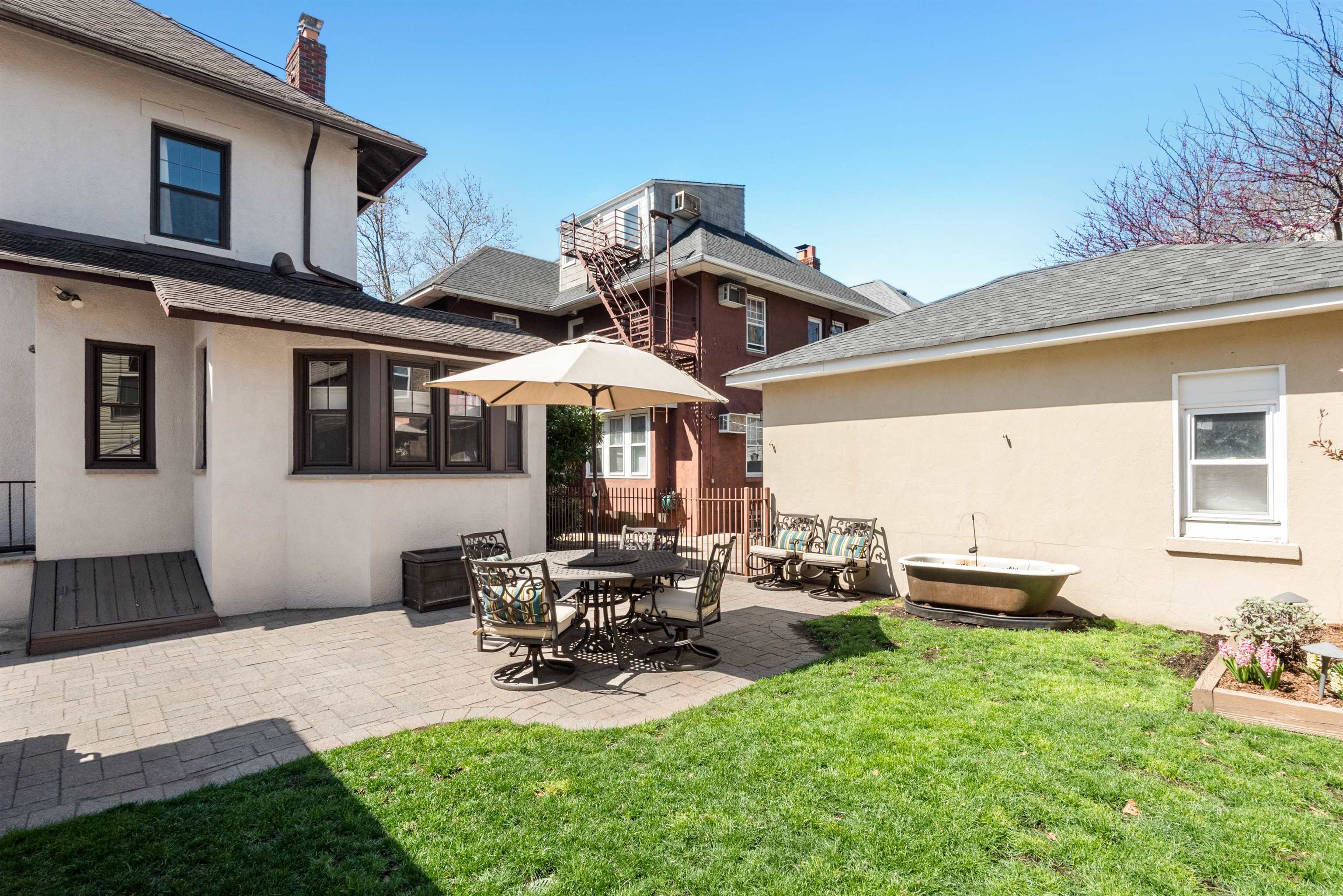 30 62ND ST