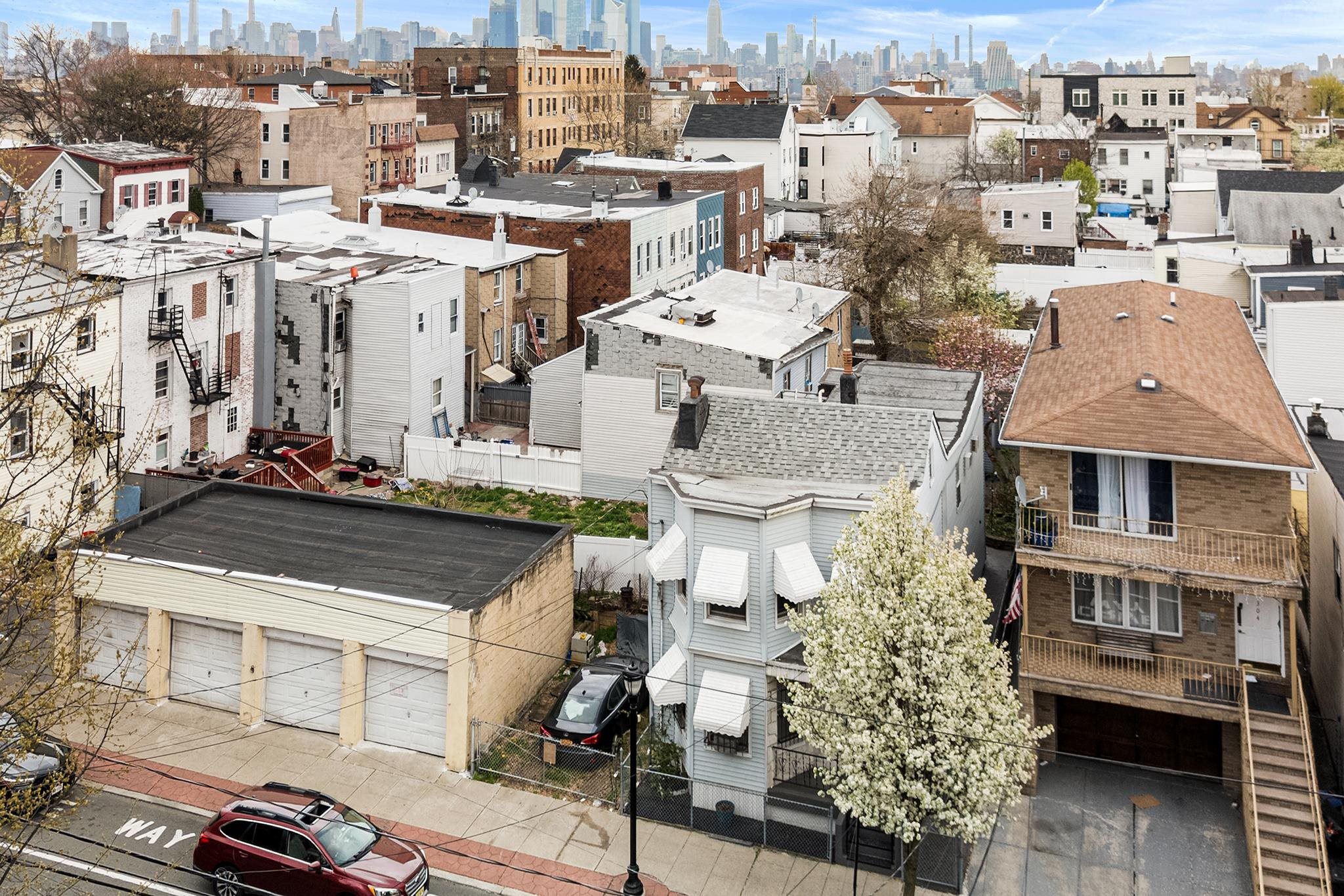 306 BERGENLINE AVE - Photo 2
