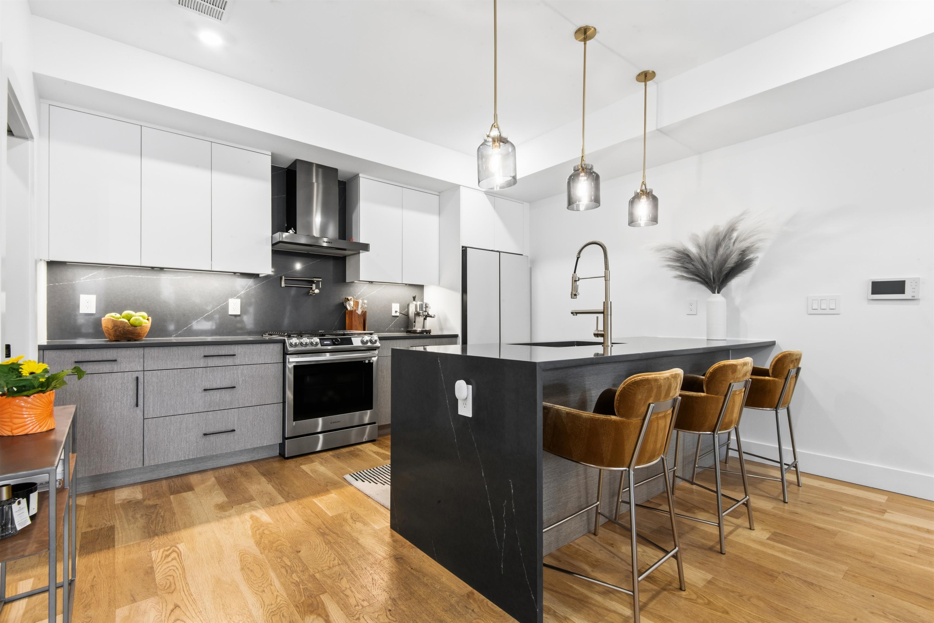 19 LEONARD ST #2