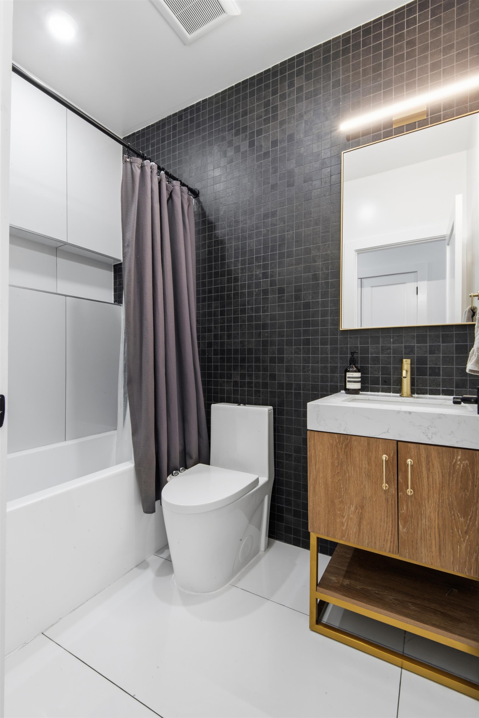 19 LEONARD ST #2