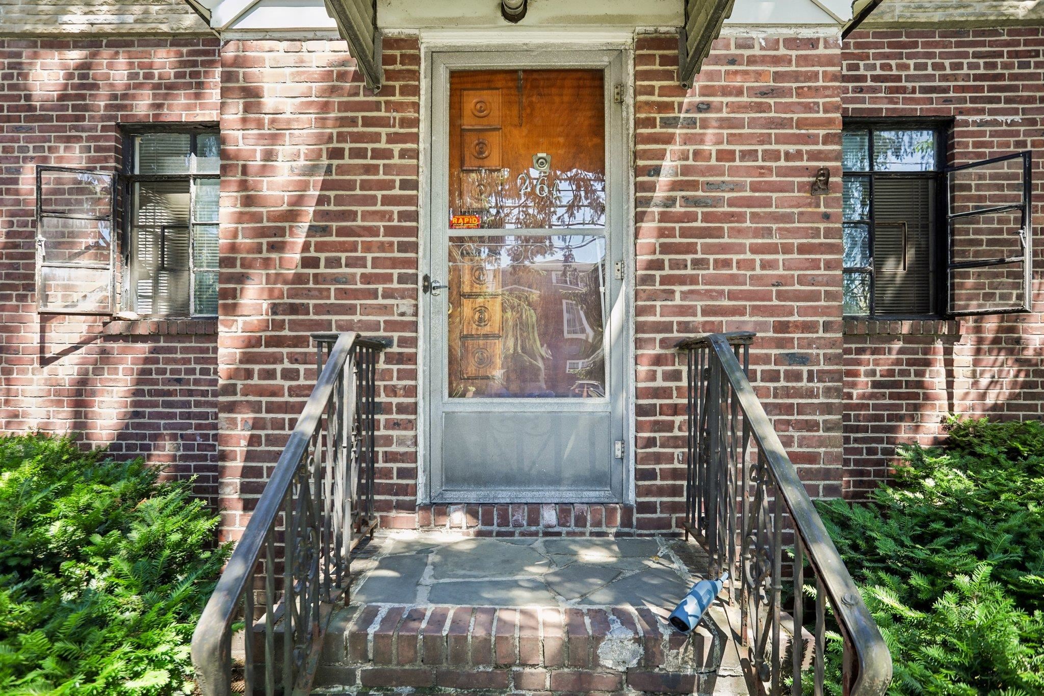 261 GARFIELD AVE - Photo 2