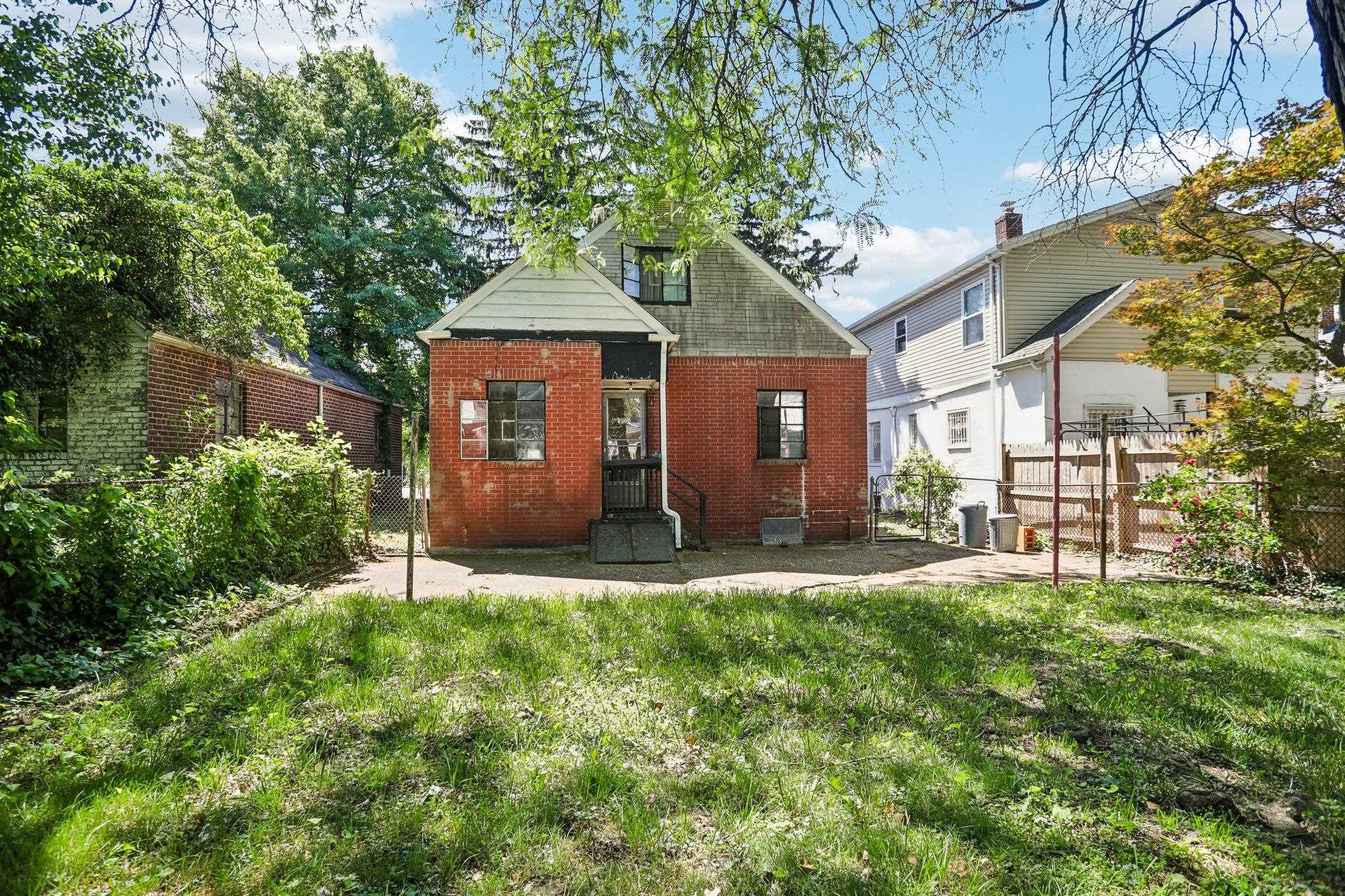 261 GARFIELD AVE
