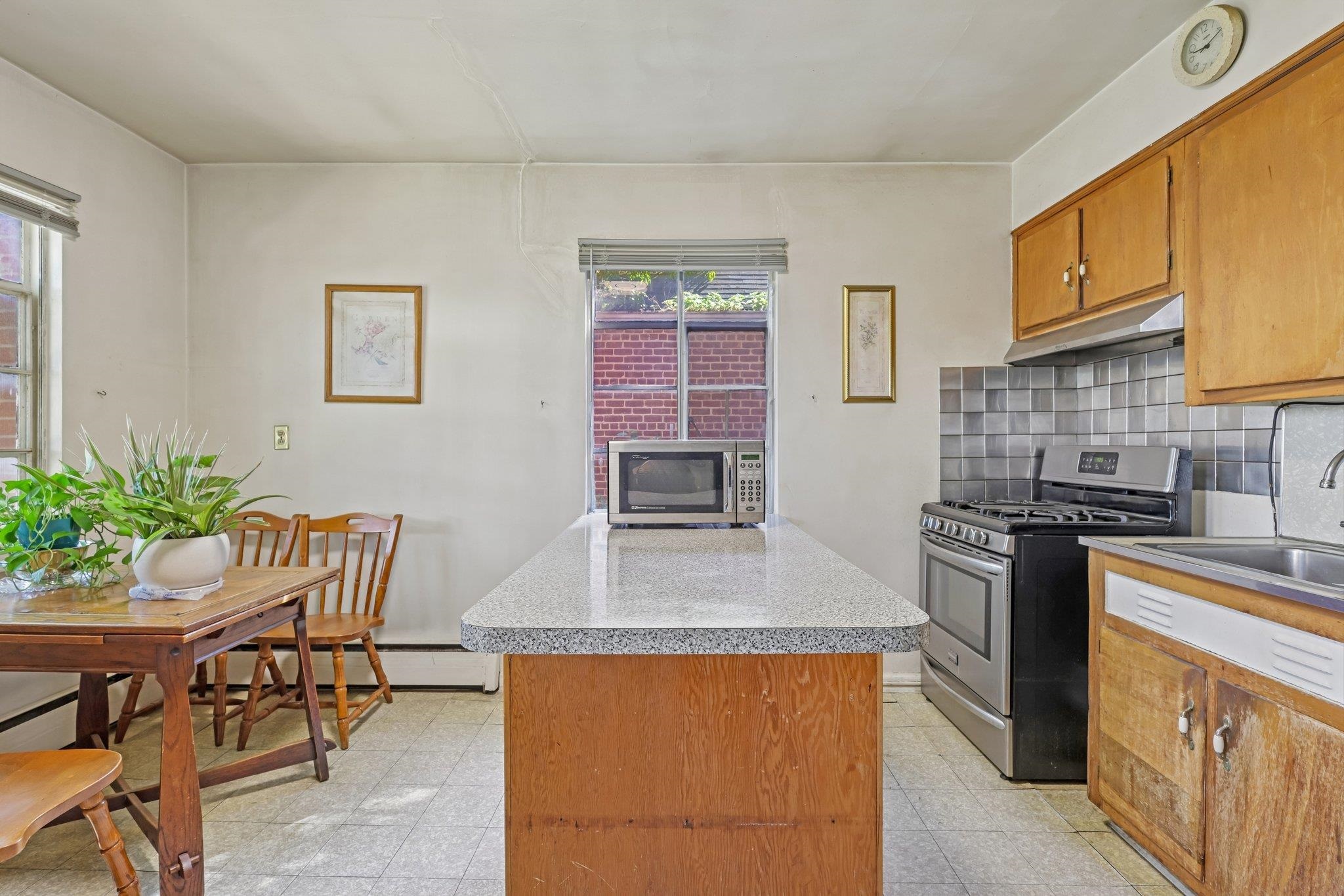 261 GARFIELD AVE