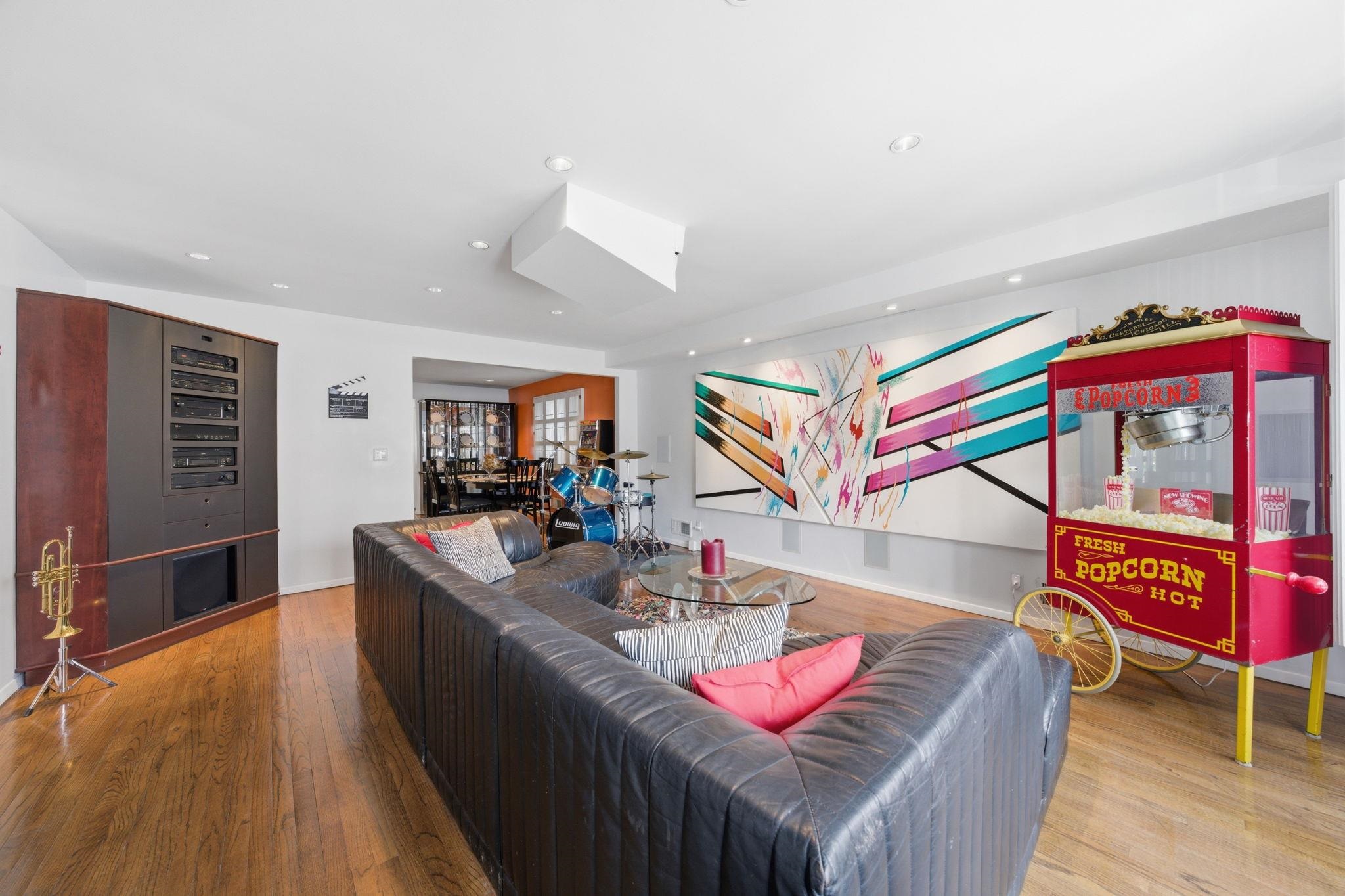141 KENNEDY BLVD - Photo 3