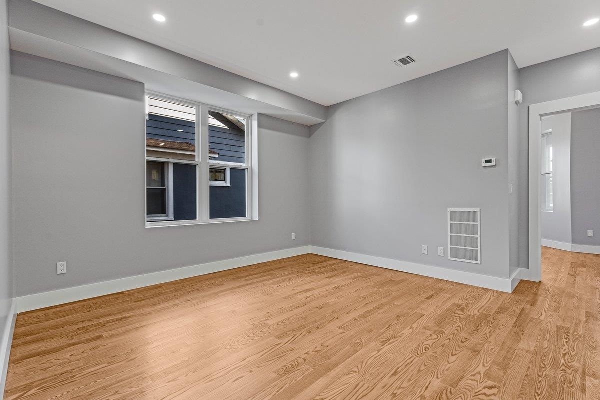 191 FRANKLIN ST - Photo 2