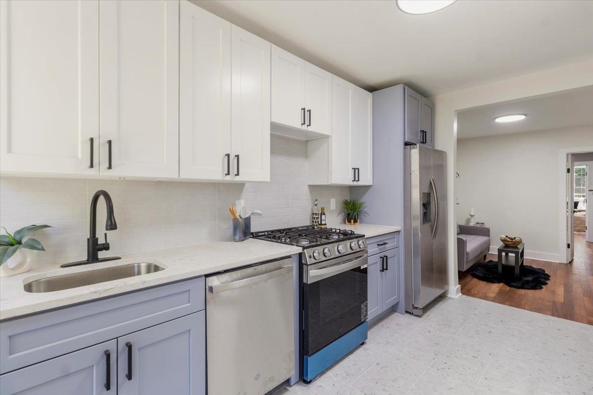 121 41ST ST - Photo 3