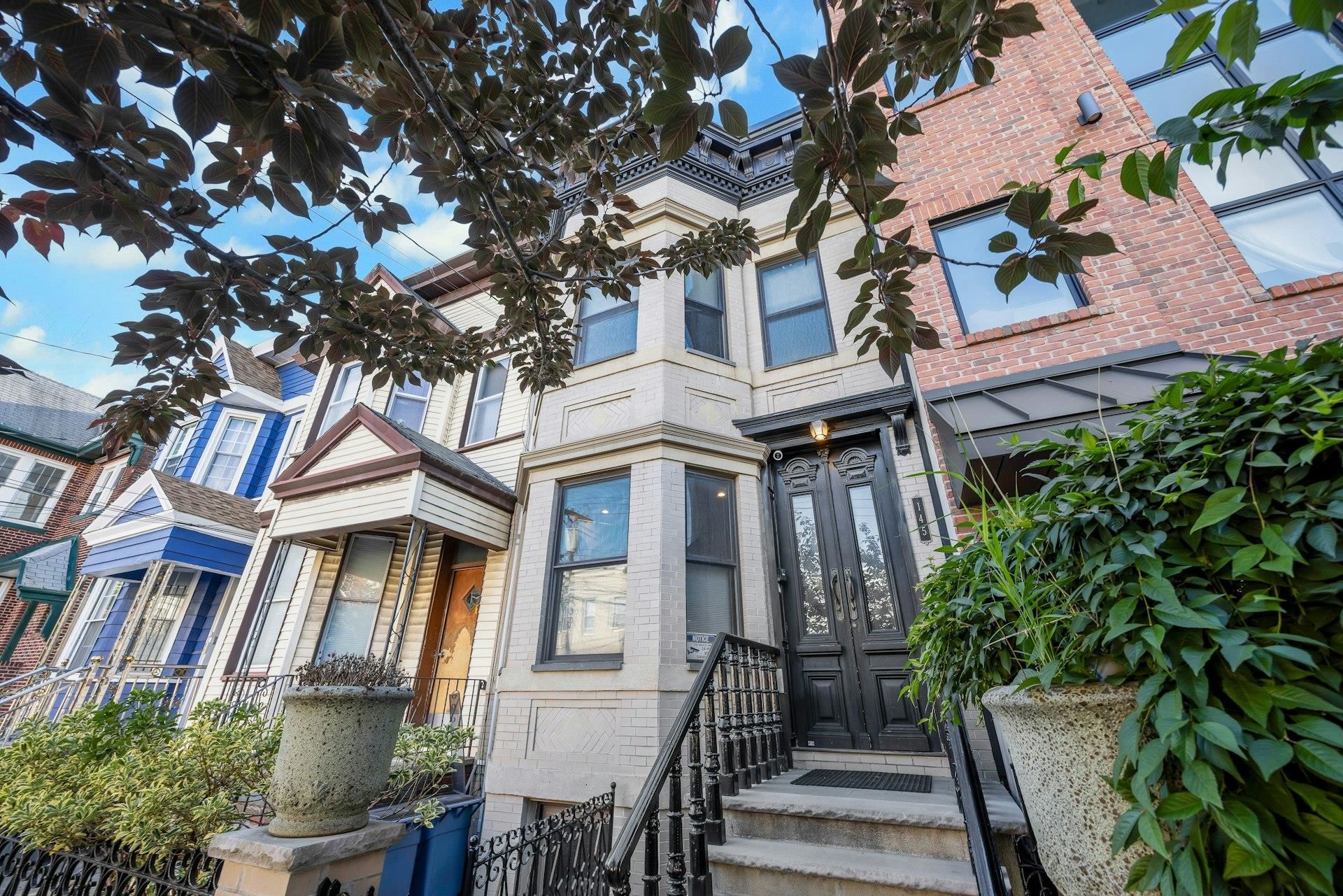 145 WEBSTER AVE - Photo 4