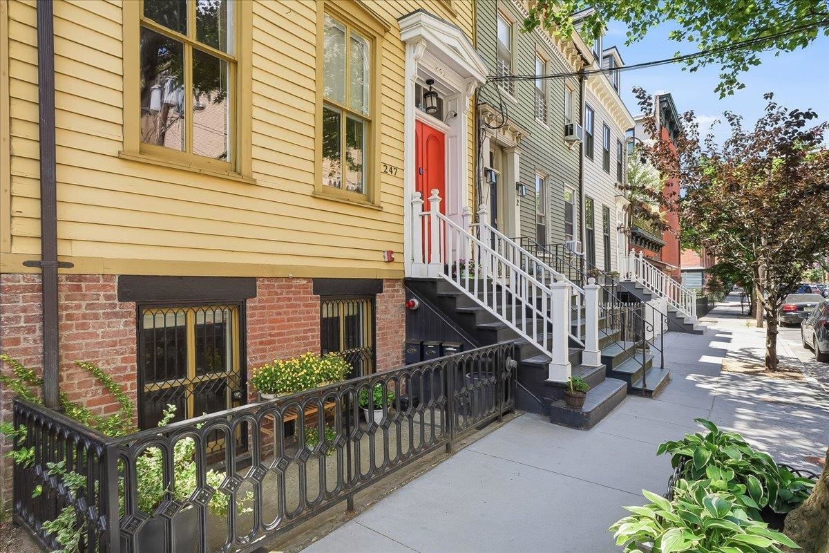 247 2ND ST #3