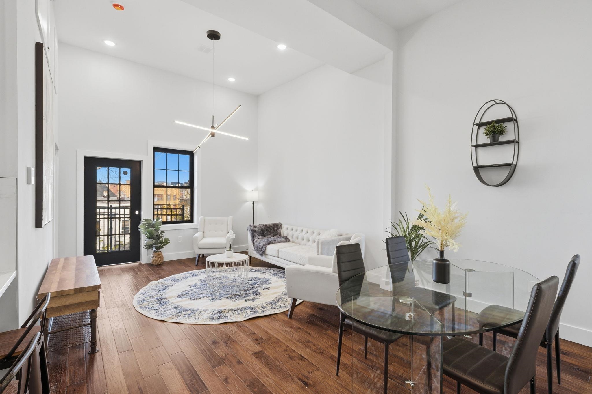 104 GLENWOOD AVE - Photo 2