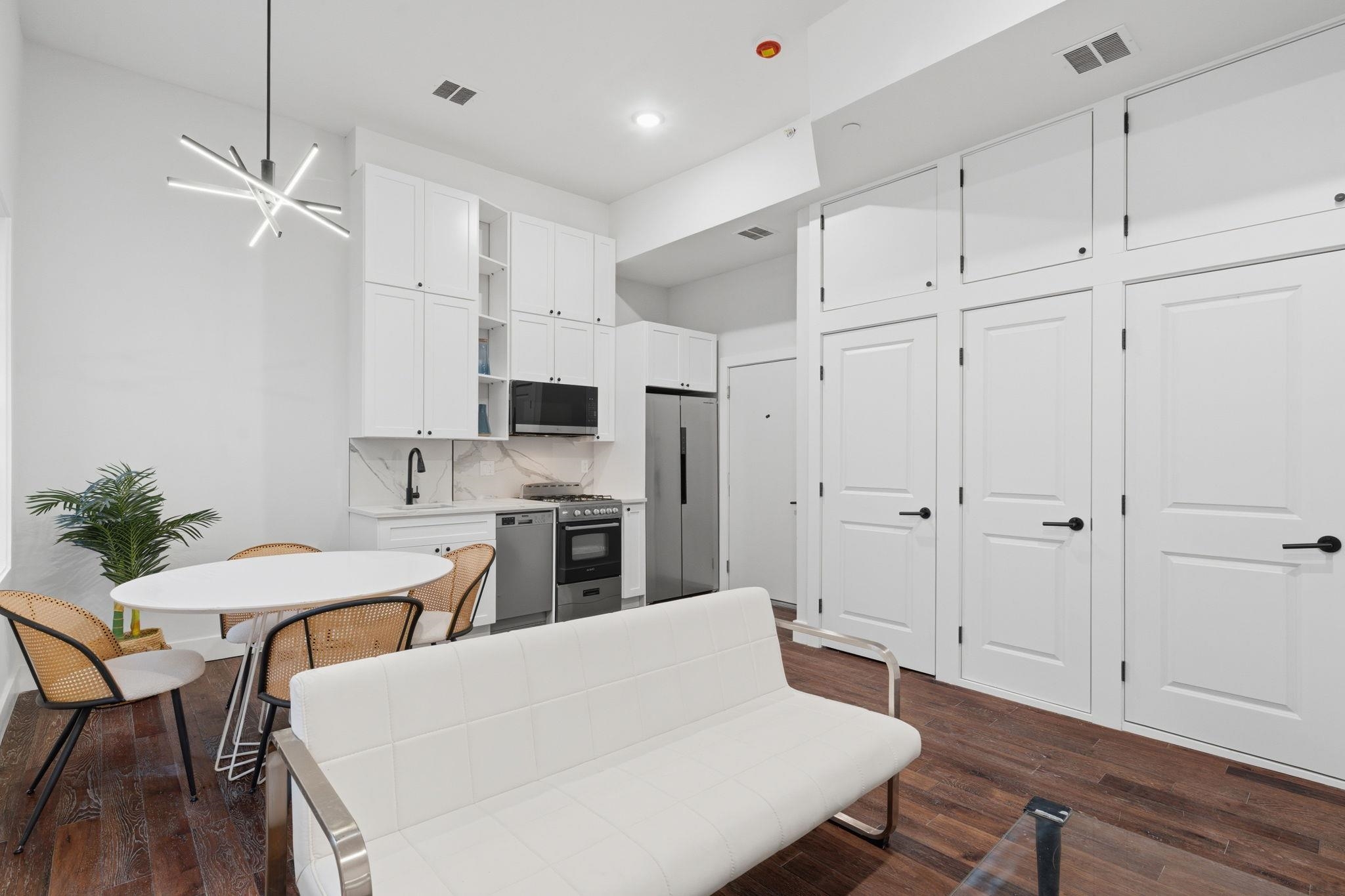 104 GLENWOOD AVE #100