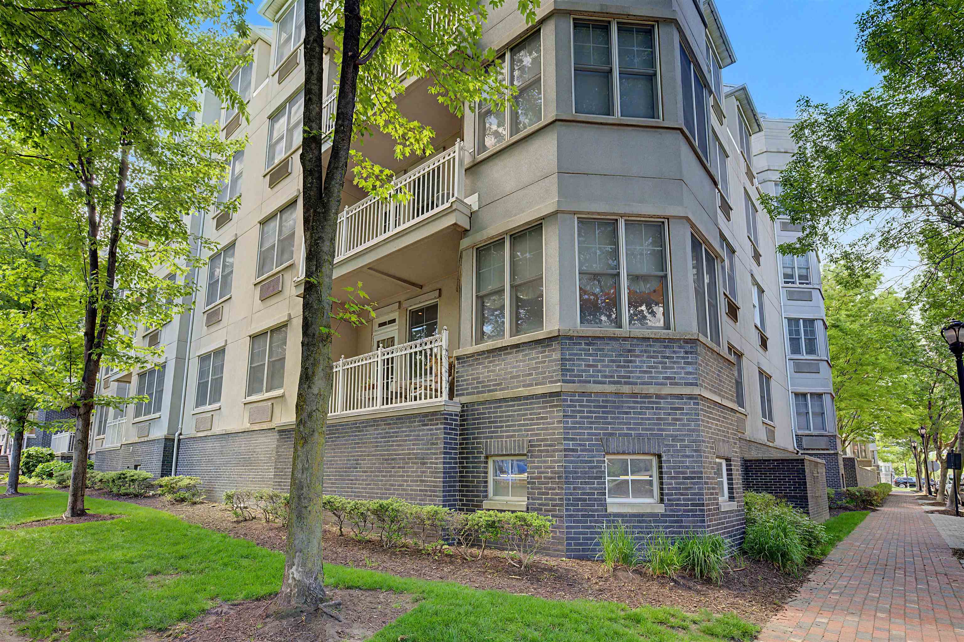 4 CONSTELLATION PL - Photo 2