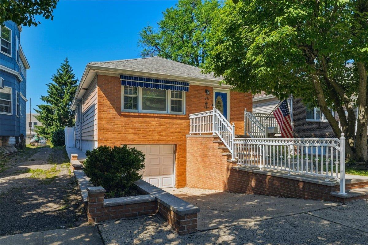25-27 6TH ST - Photo 1