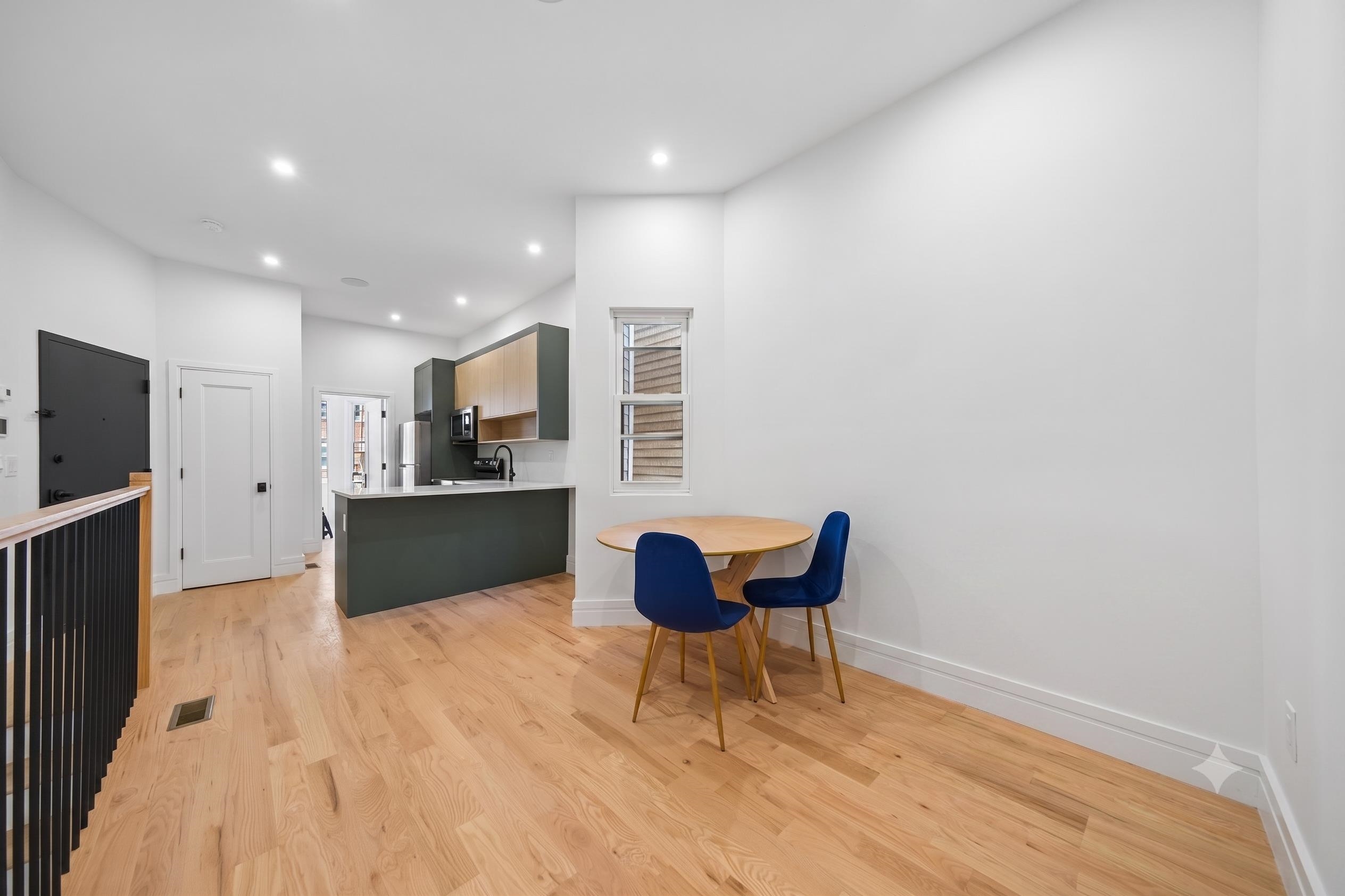 113 LINCOLN ST - Photo 4