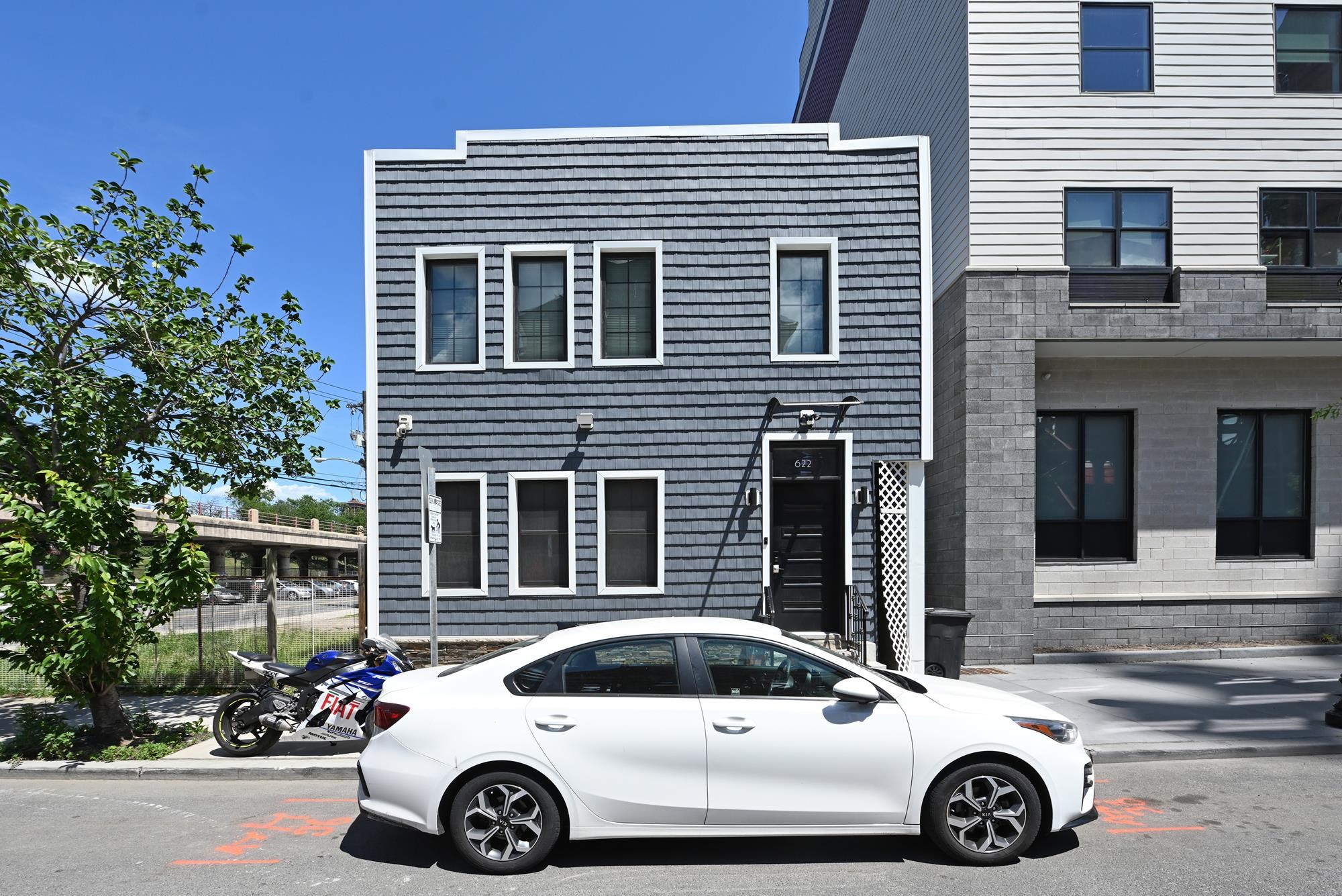 622 GROVE ST - Photo 1