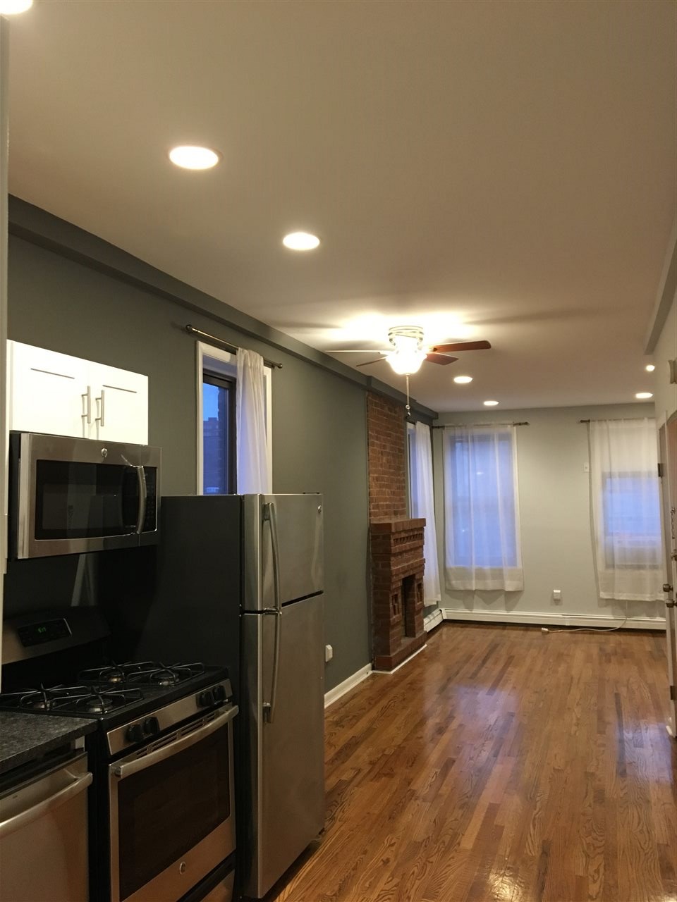 650 1ST ST - Photo 2