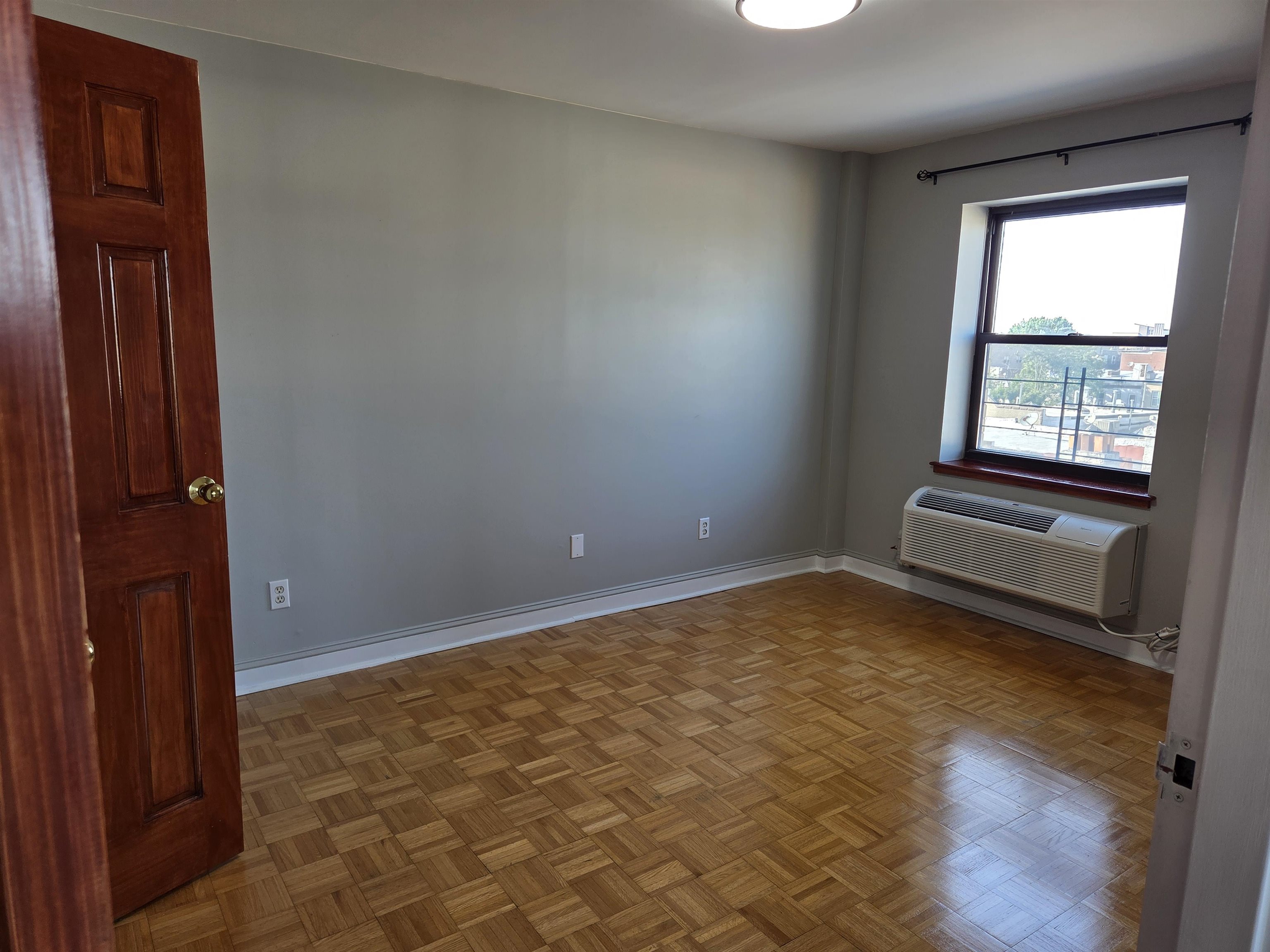2401 BERGENLINE AVE - Photo 4