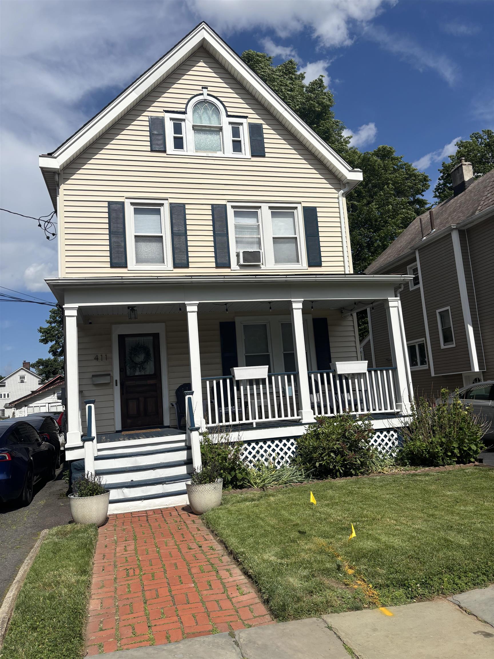 411 BERKELEY AVE - Photo 1