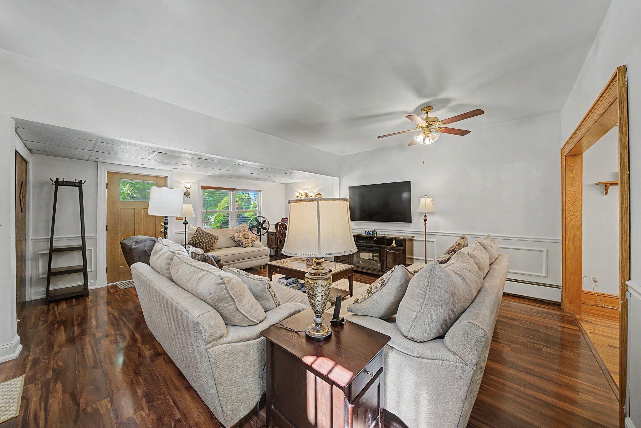 288 MAPLE ST - Photo 4