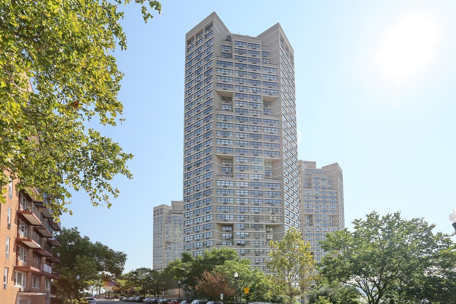 7004 BLVD EAST - Photo 4