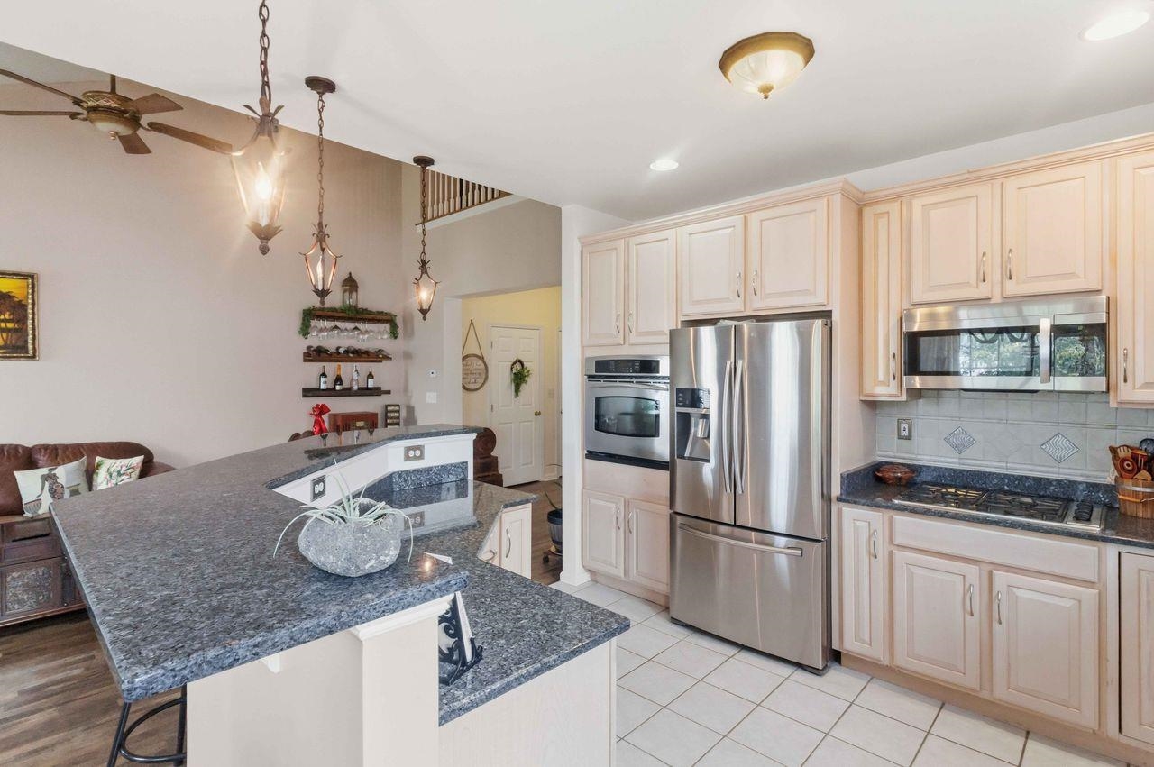 22 BARRISTER CT - Photo 2