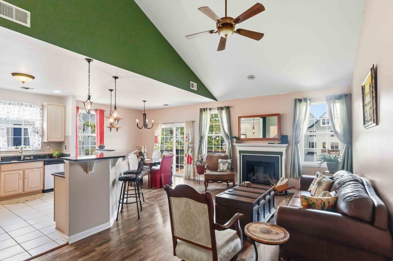 22 BARRISTER CT - Photo 3