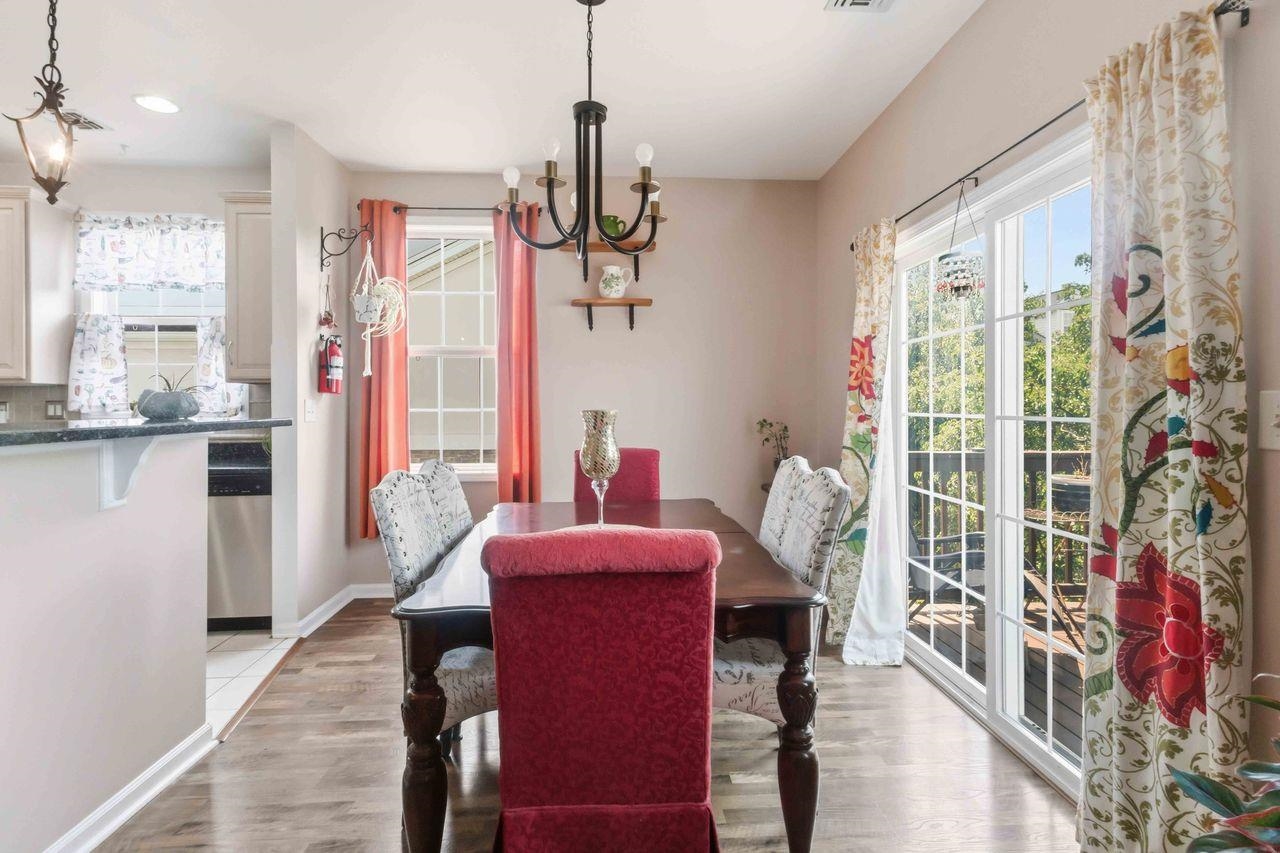 22 BARRISTER CT - Photo 4