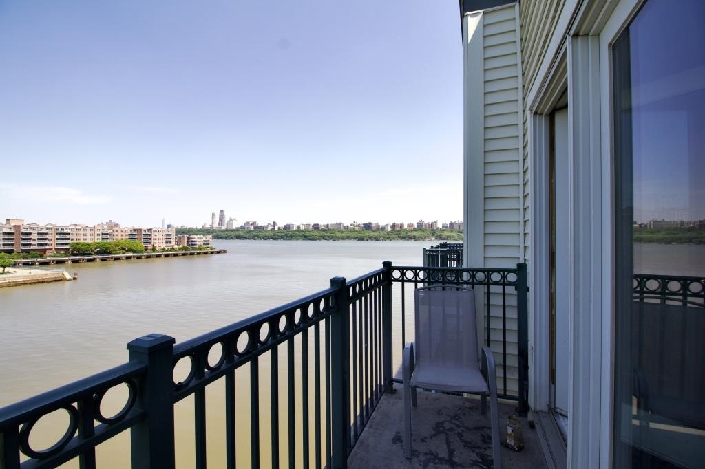 340 THE PROMENADE - Photo 3
