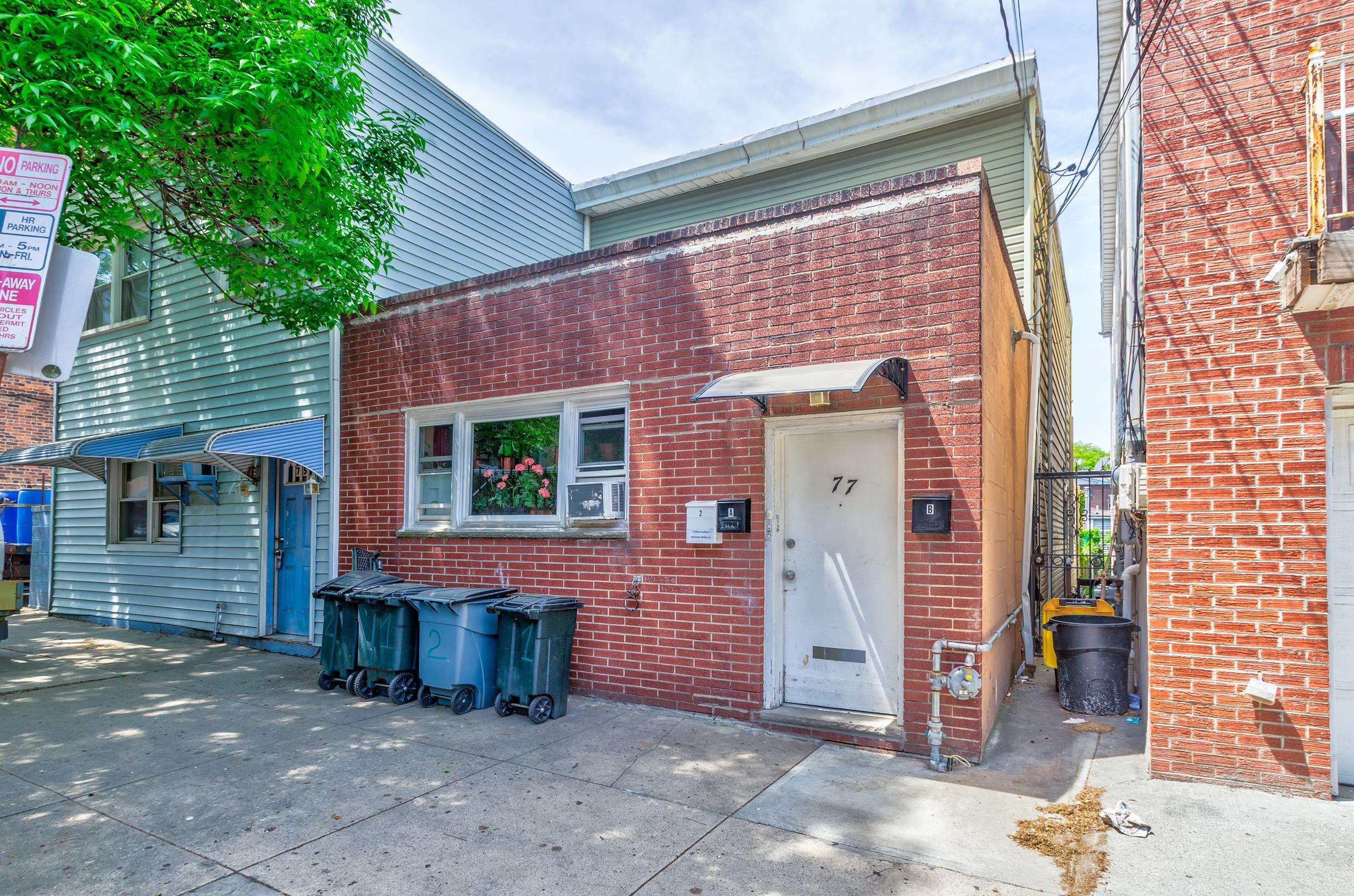 77 WALLIS AVE - Photo 2