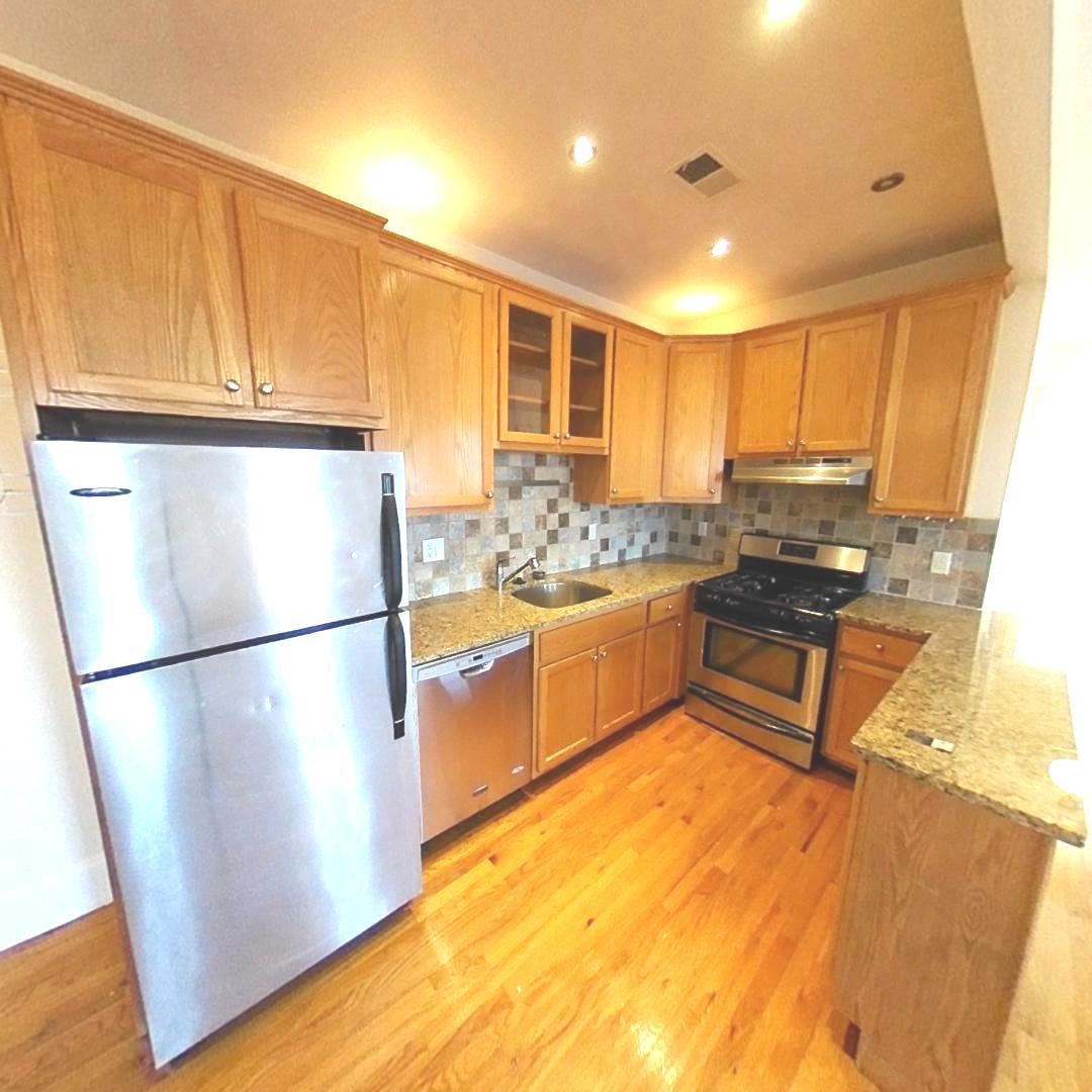 608 BRAMHALL AVE - Photo 5