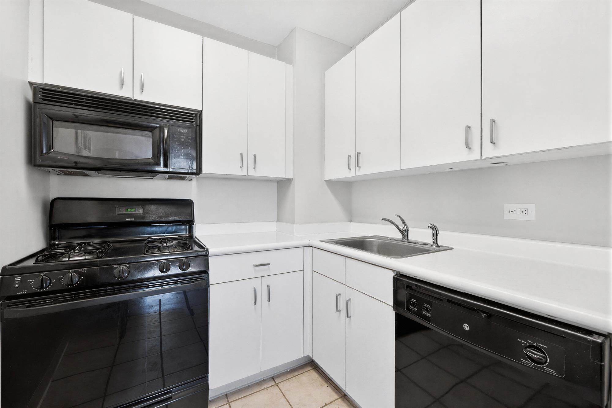 45 RIVER DR SOUTH #808