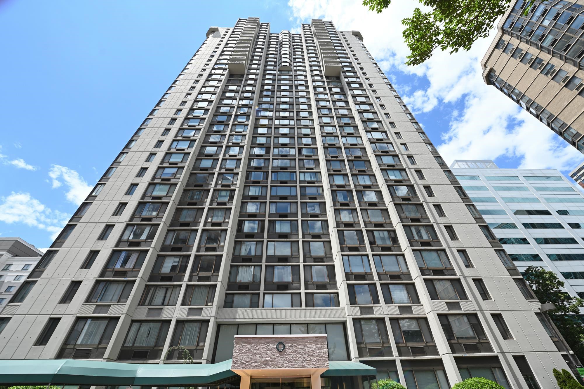45 RIVER DR SOUTH #808