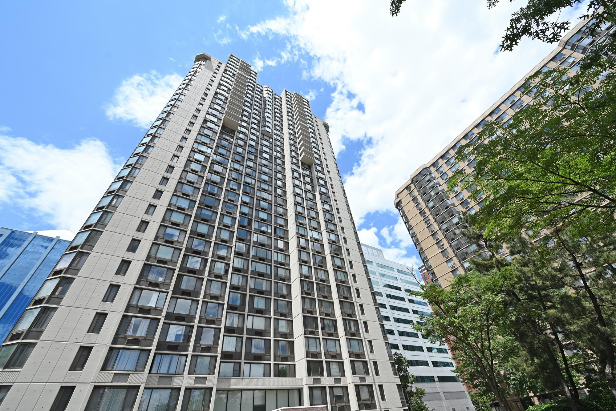 45 RIVER DR SOUTH #808