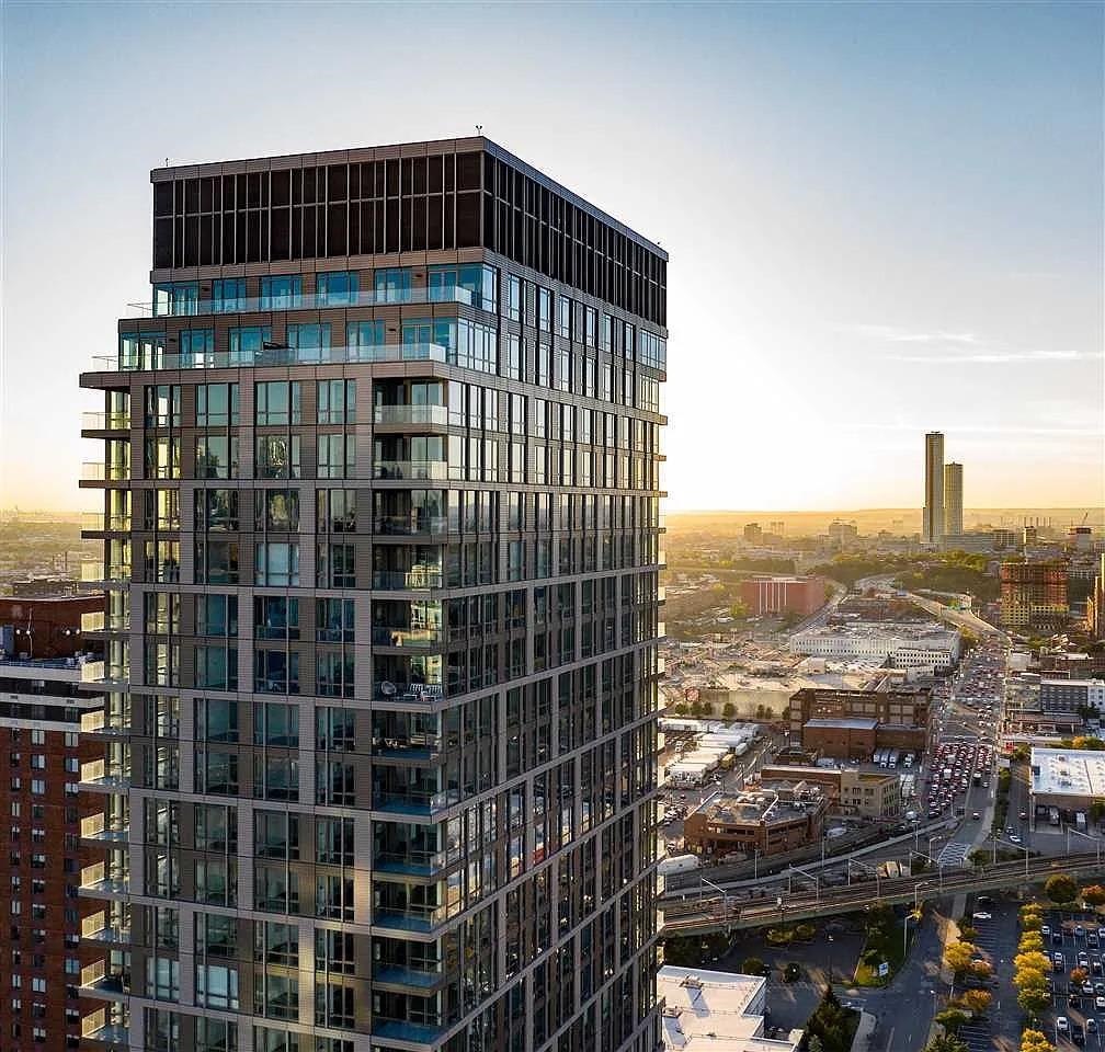 75 PARK LANE SOUTH #3305X