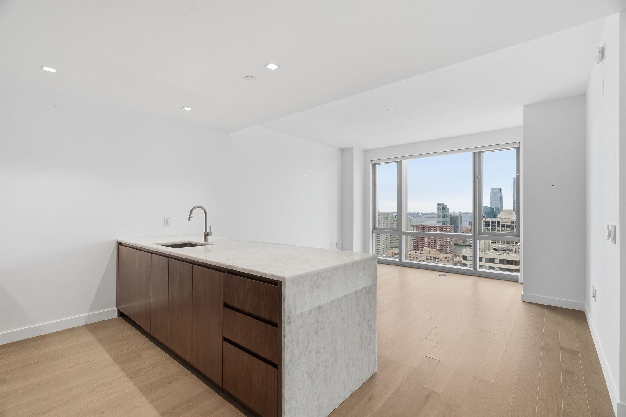 75 PARK LANE SOUTH #3305X