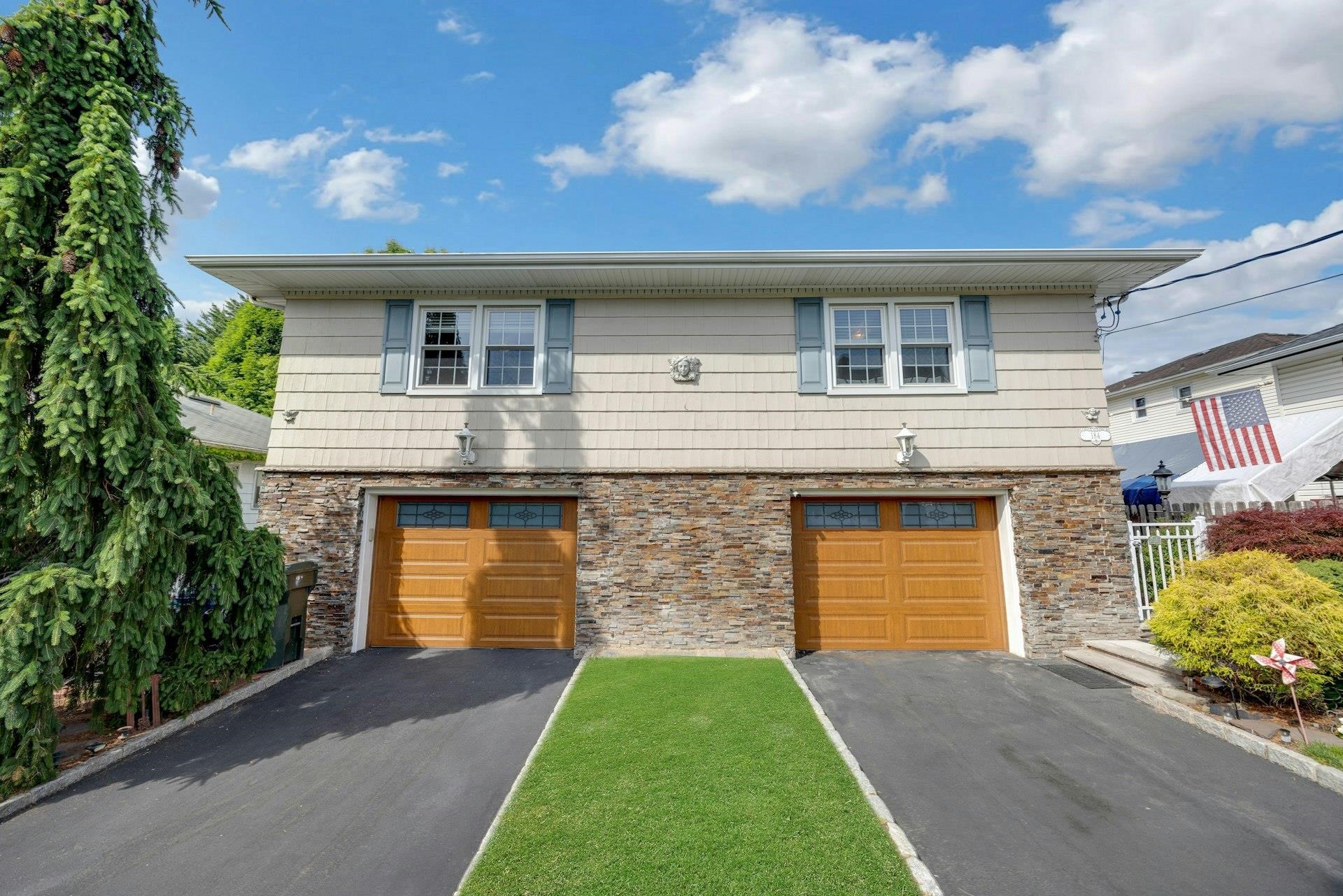 184 WEST PASSAIC AVE - Photo 1