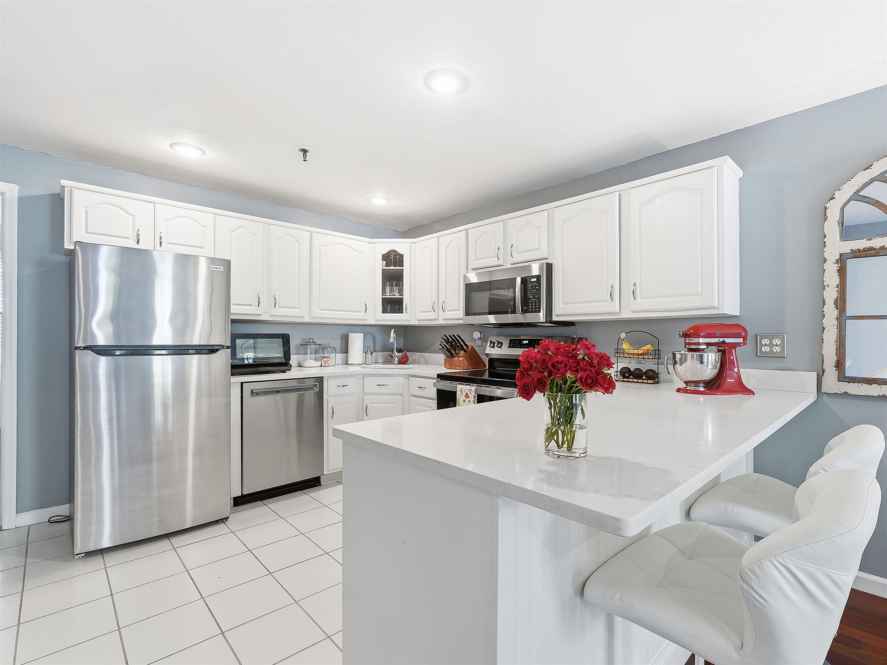 84 MONROE ST - Photo 2