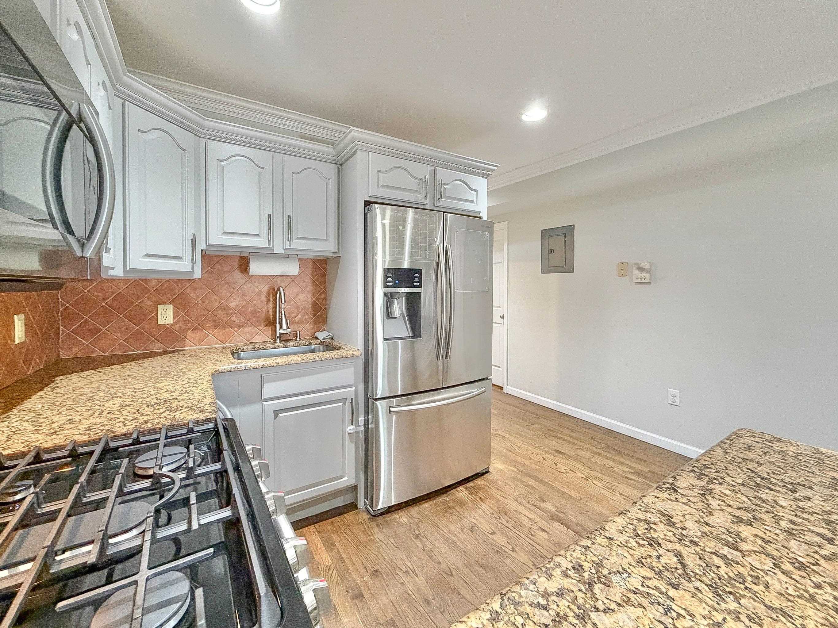 15 JEFFERSON AVE - Photo 4