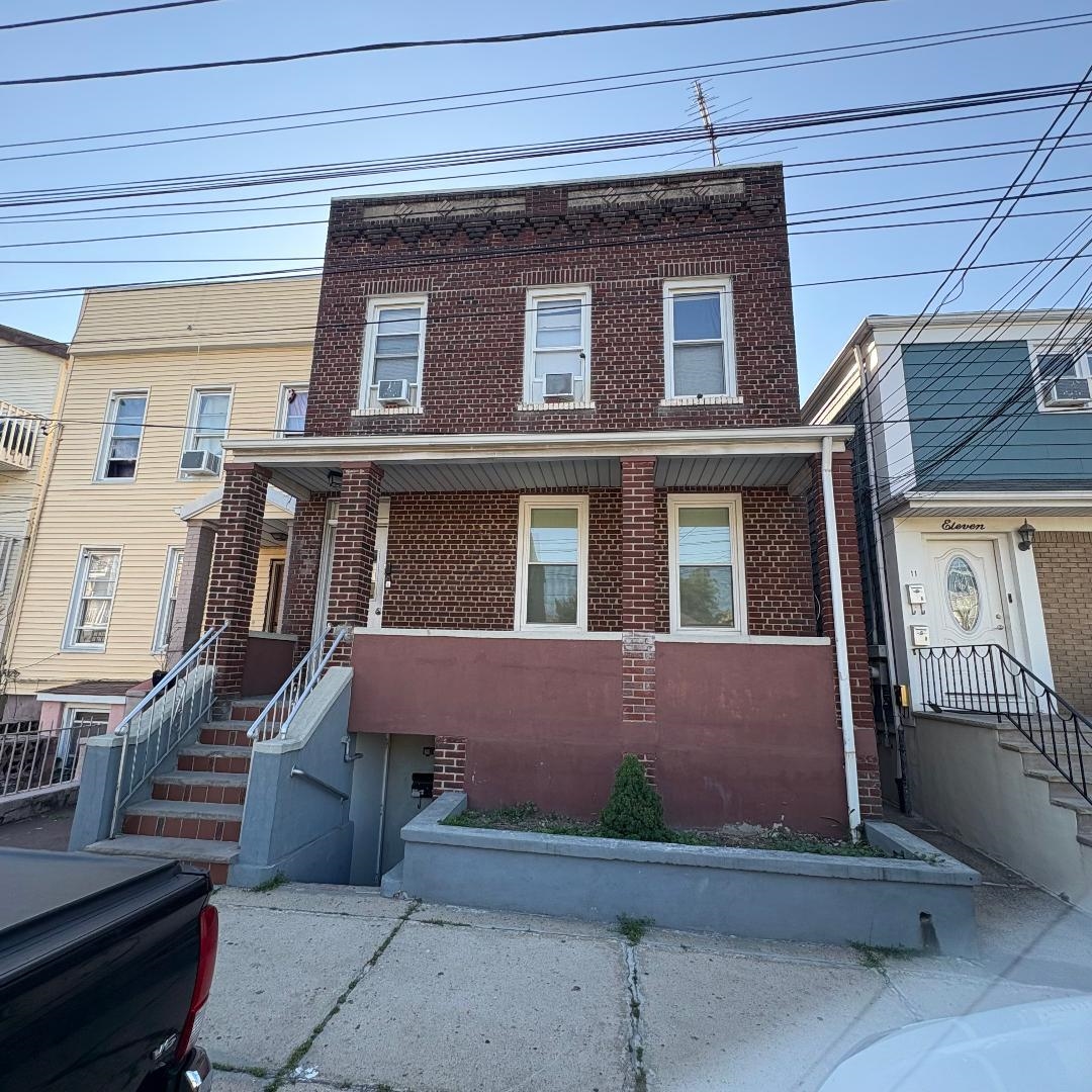 9 EMERSON AVE - Photo 1