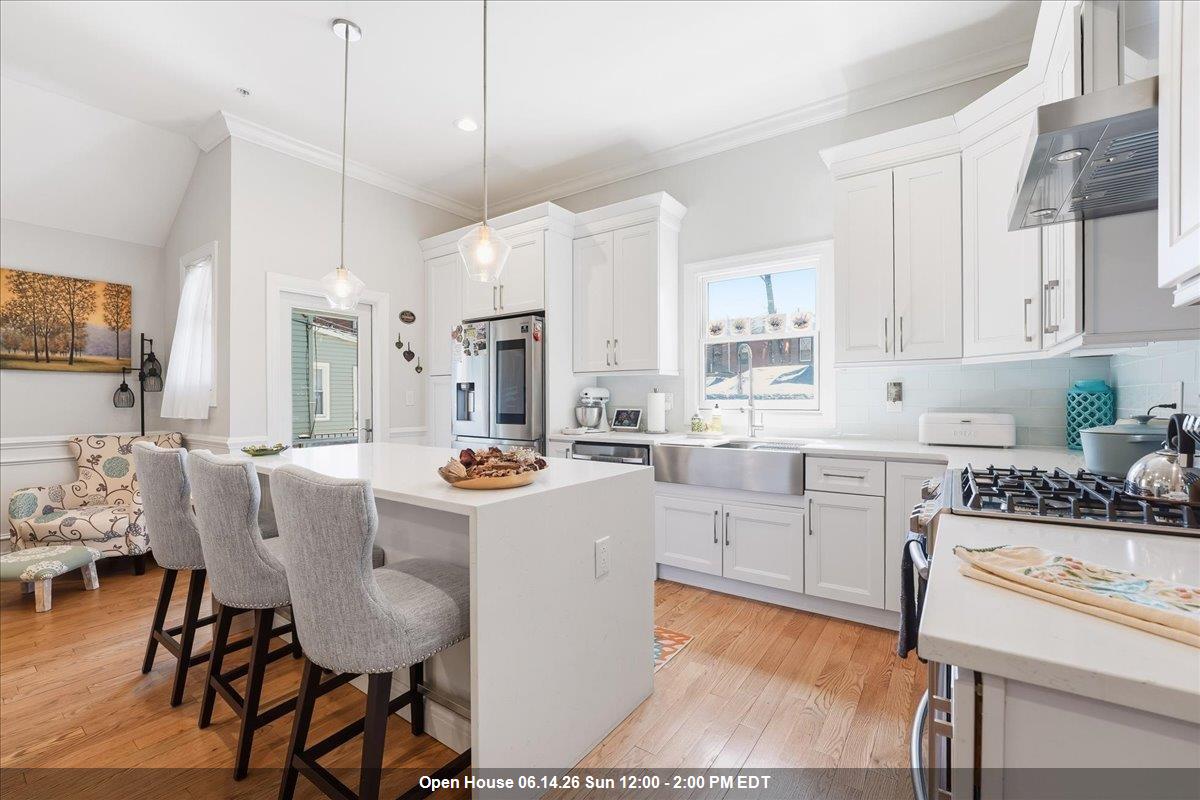 41 BENTLEY AVE - Photo 1