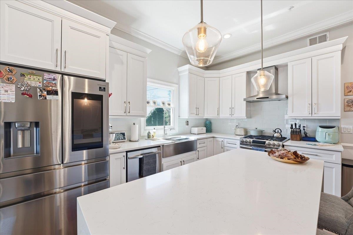 41 BENTLEY AVE - Photo 3