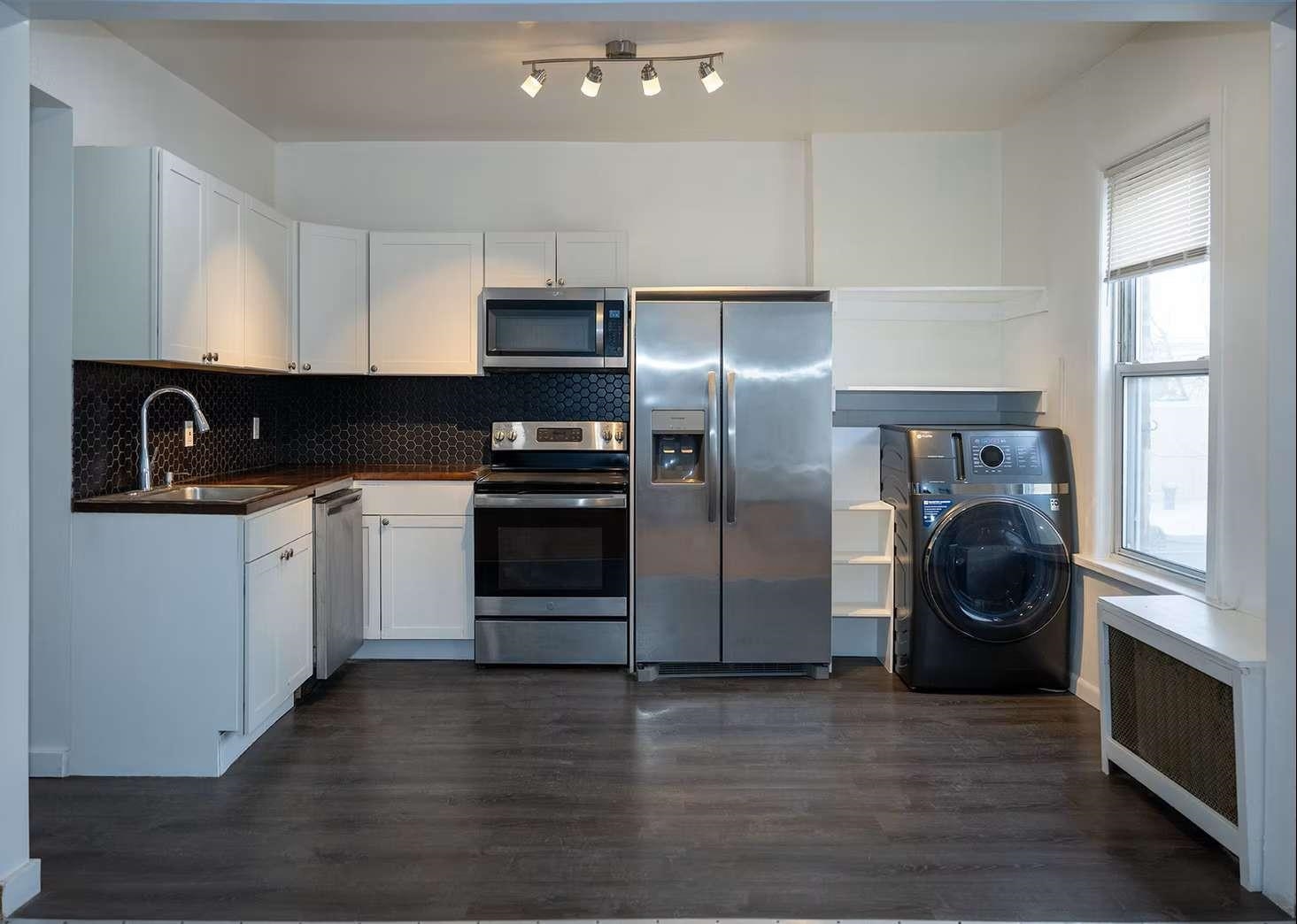 30 LOGAN AVE - Photo 2