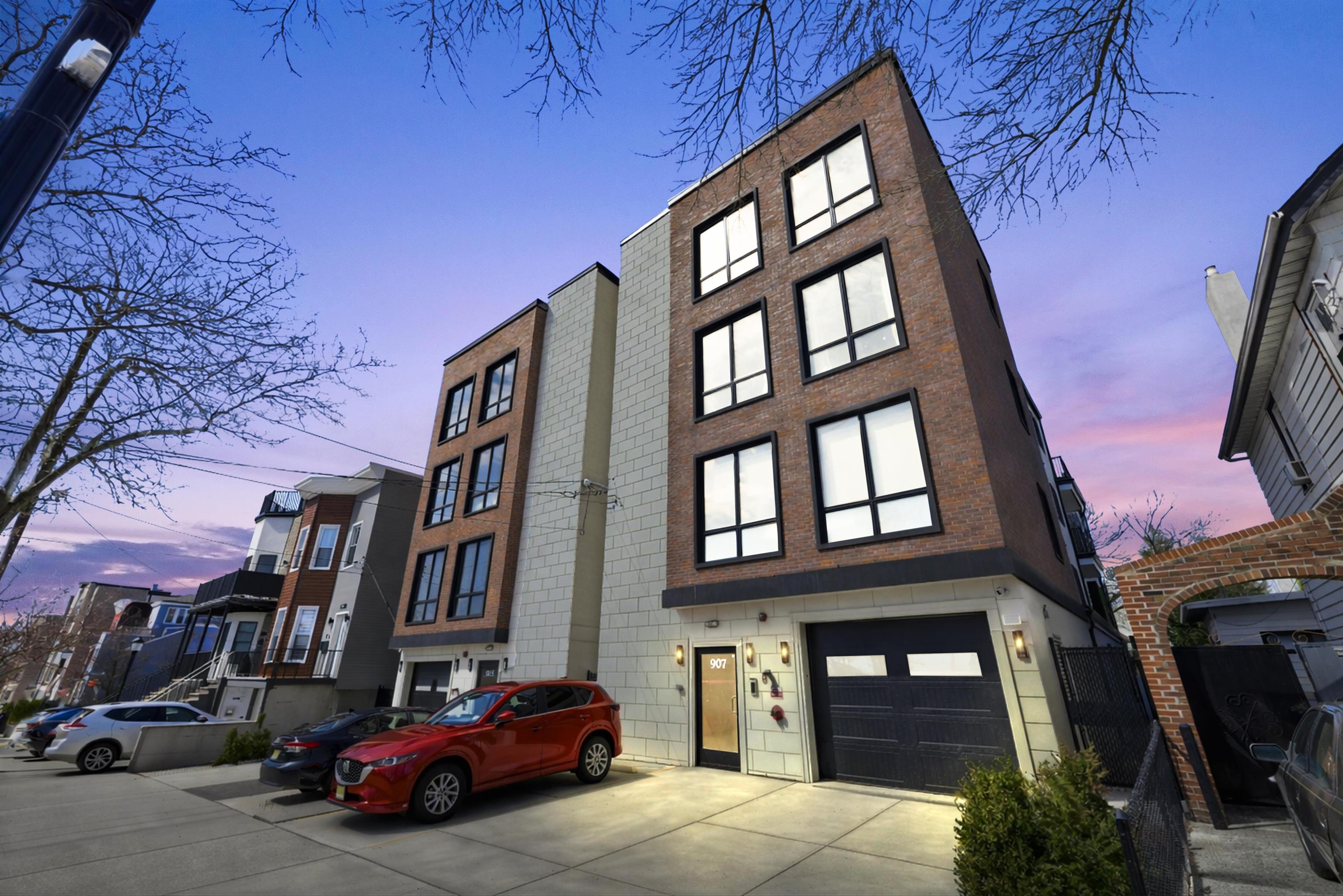 907 PALISADE AVE - Photo 1