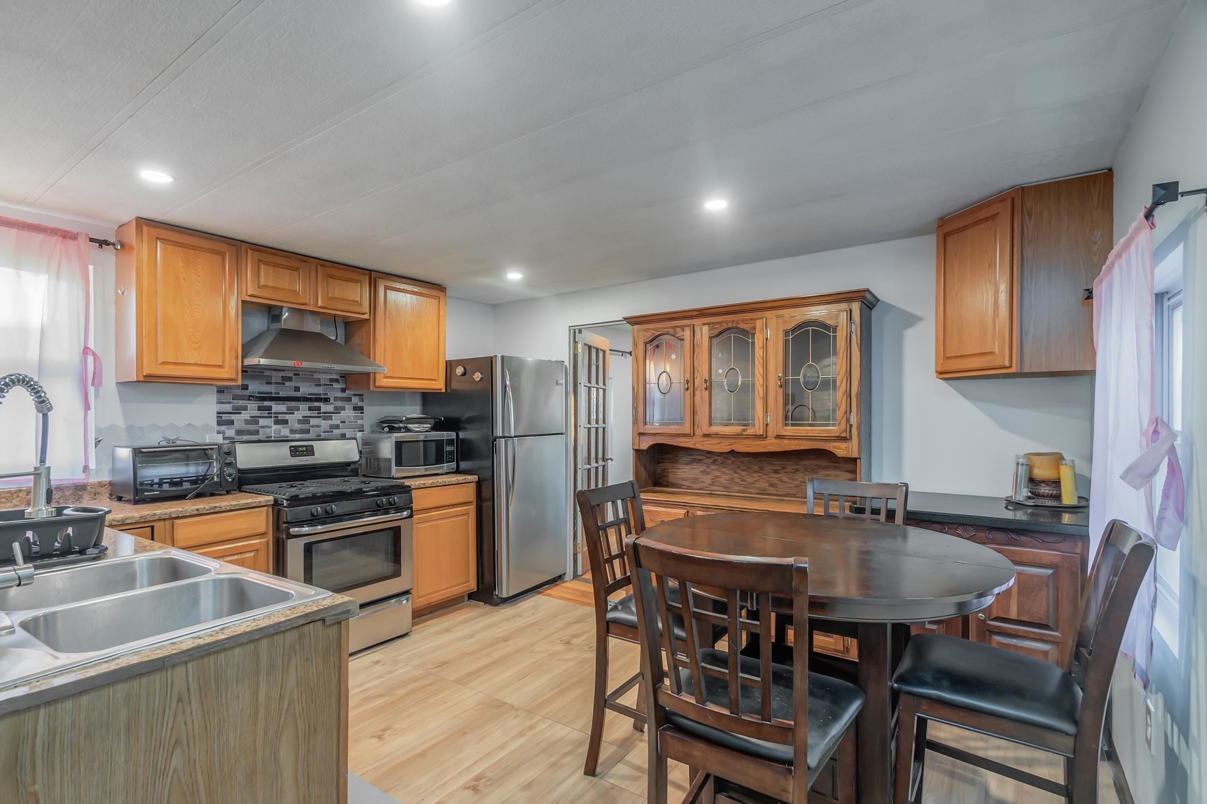 190-197 WEST 24TH ST - Photo 5