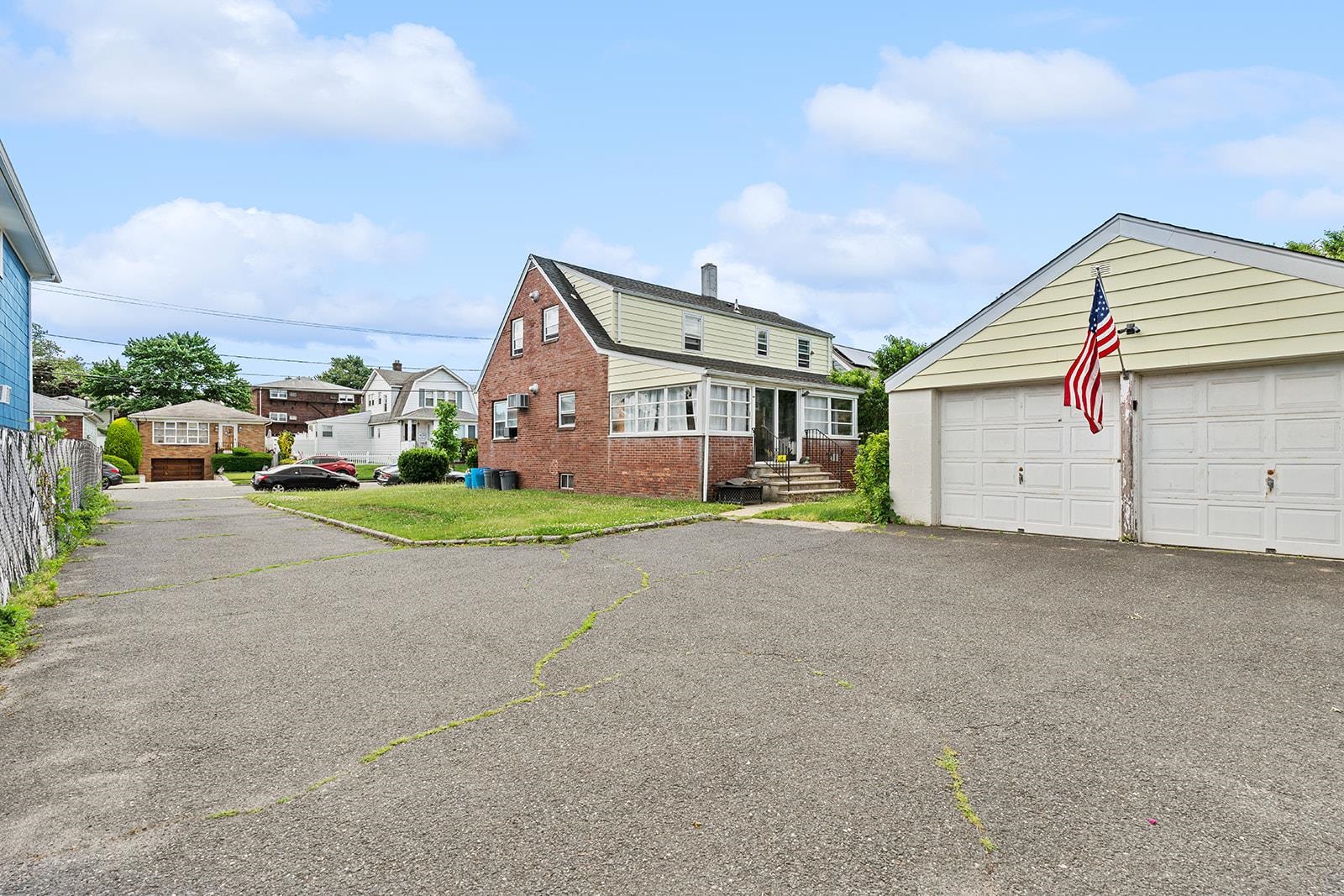 57 DEVON ST - Photo 2